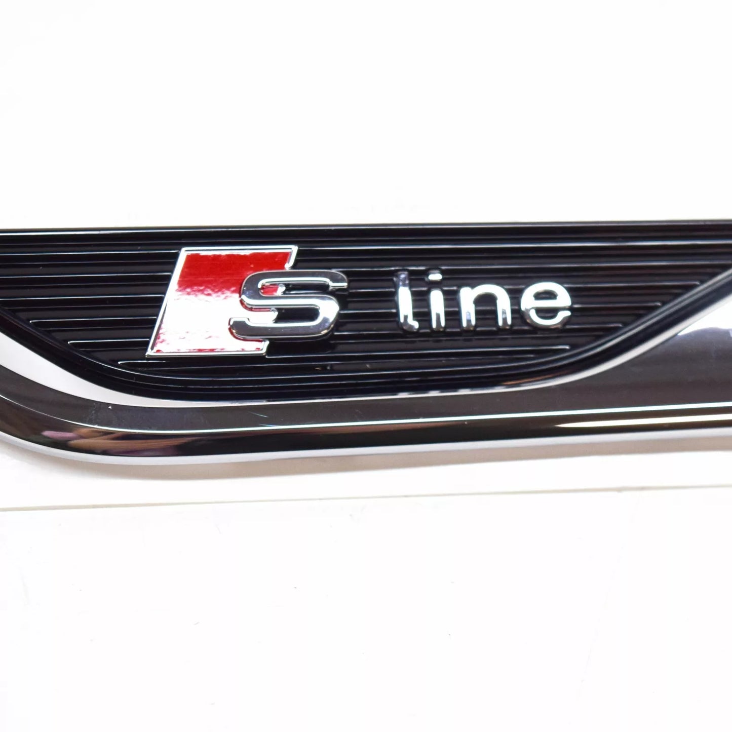NEW AUDI A5 CABRIO 8W6 S-LINE FRONT LEFT WING BADGE LOGO 8W6853601BPUZ ORIGINAL