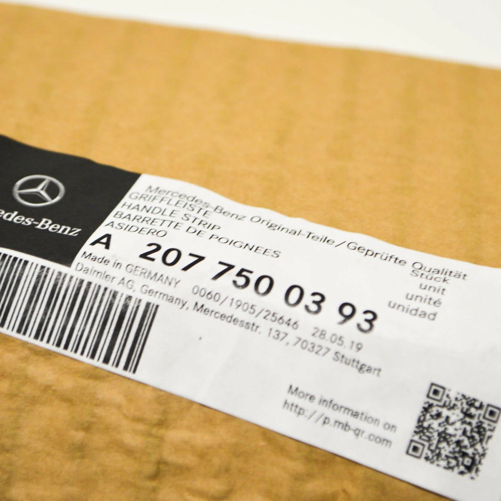 NEW MB E C207 REAR TAILGATE BOOT LID GRIP HANDLE TRIM A2077500393 ORIGINAL