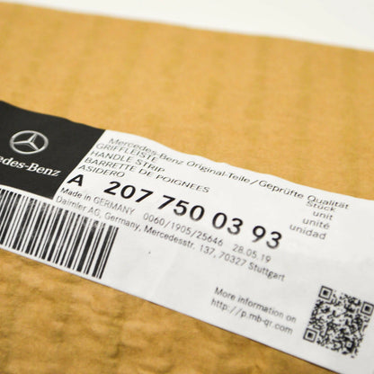 NEW MB E C207 REAR TAILGATE BOOT LID GRIP HANDLE TRIM A2077500393 ORIGINAL