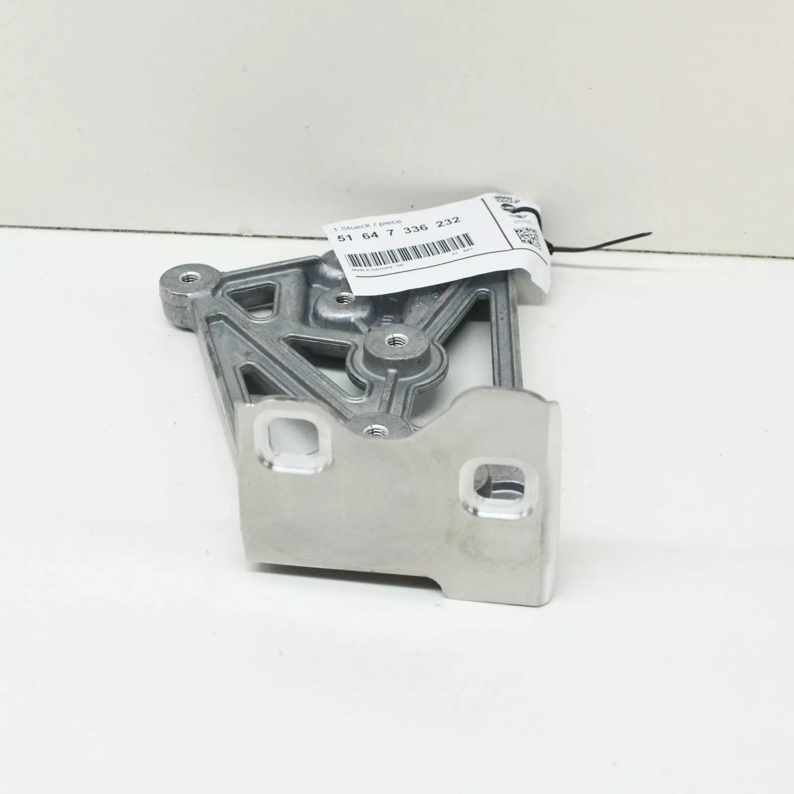 NEW BMW I8 I12 FRONT BRACE RIGHT BRACKET 51647336232 ORIGINAL