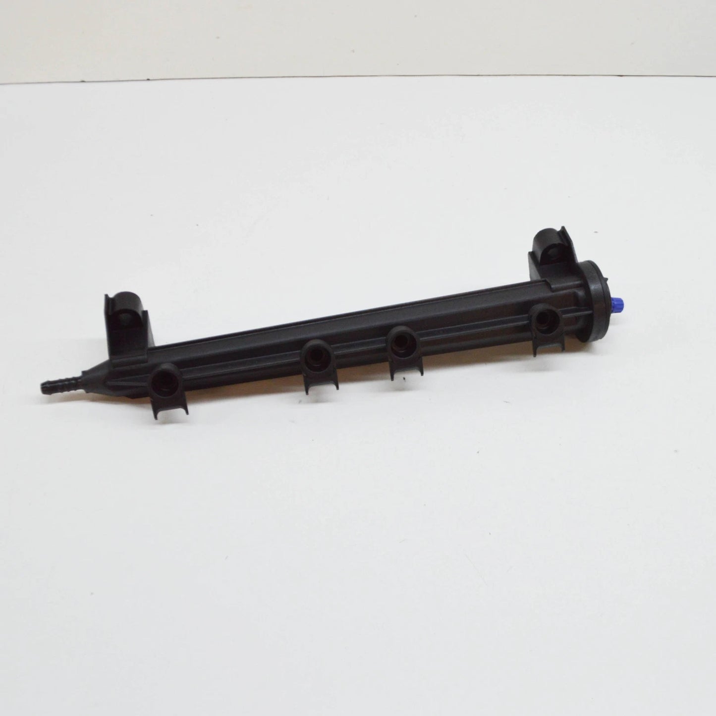 NEW VOLKSWAGEN CADDY 2K MK3 FUEL RAIL 06A133317AS ORIGINAL