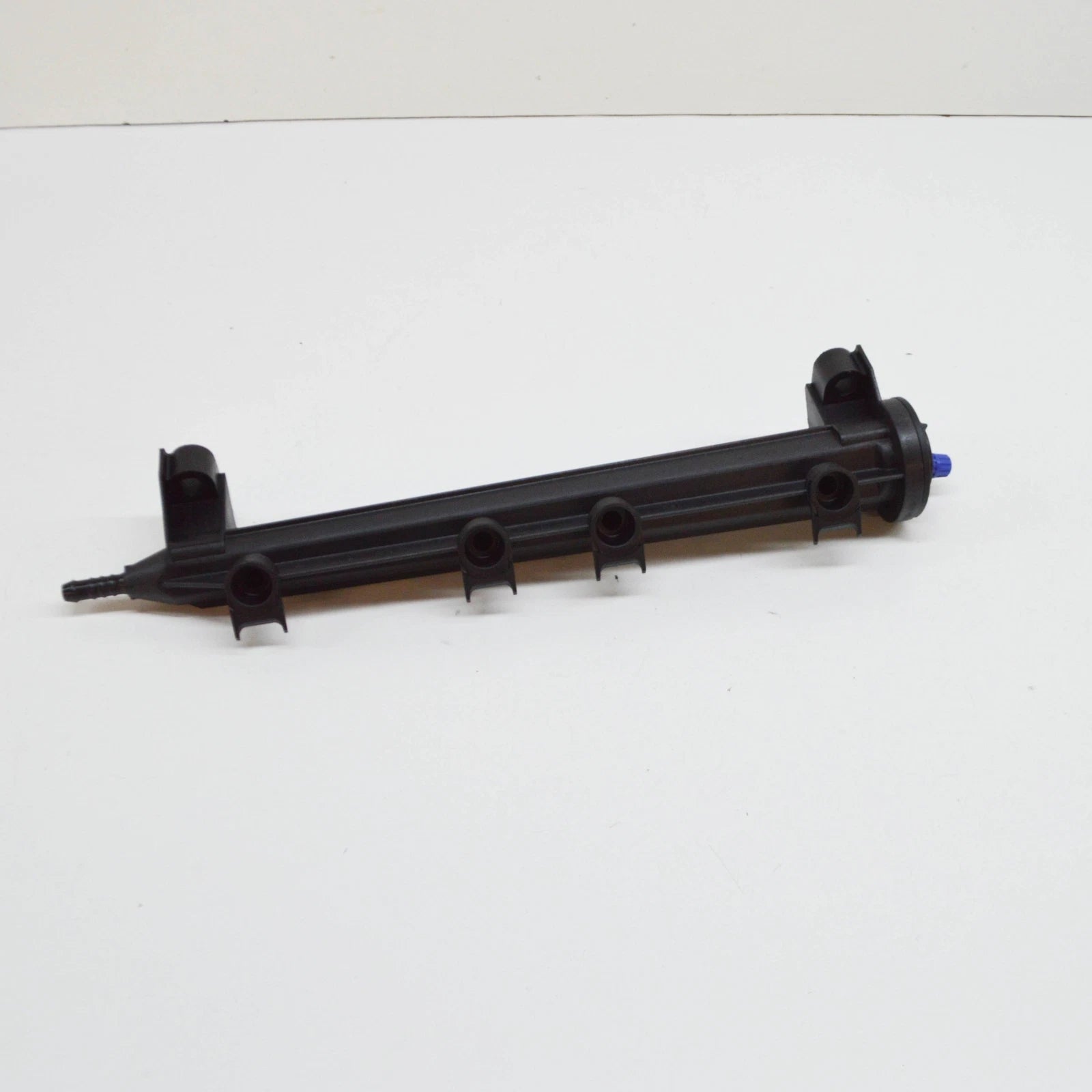 NEW VOLKSWAGEN CADDY 2K MK3 FUEL RAIL 06A133317AS ORIGINAL