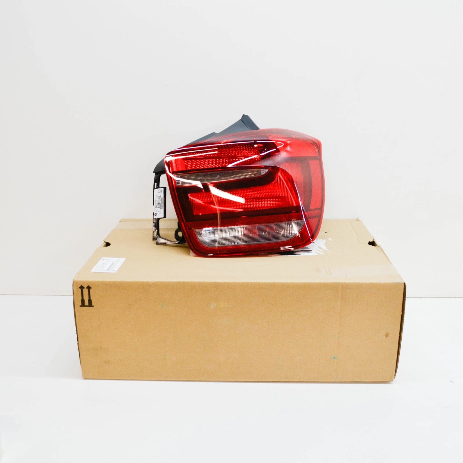 NEW BMW 1 F20 REAR RIGHT SIDE TAIL LIGHT 63217270098 ORIGINAL