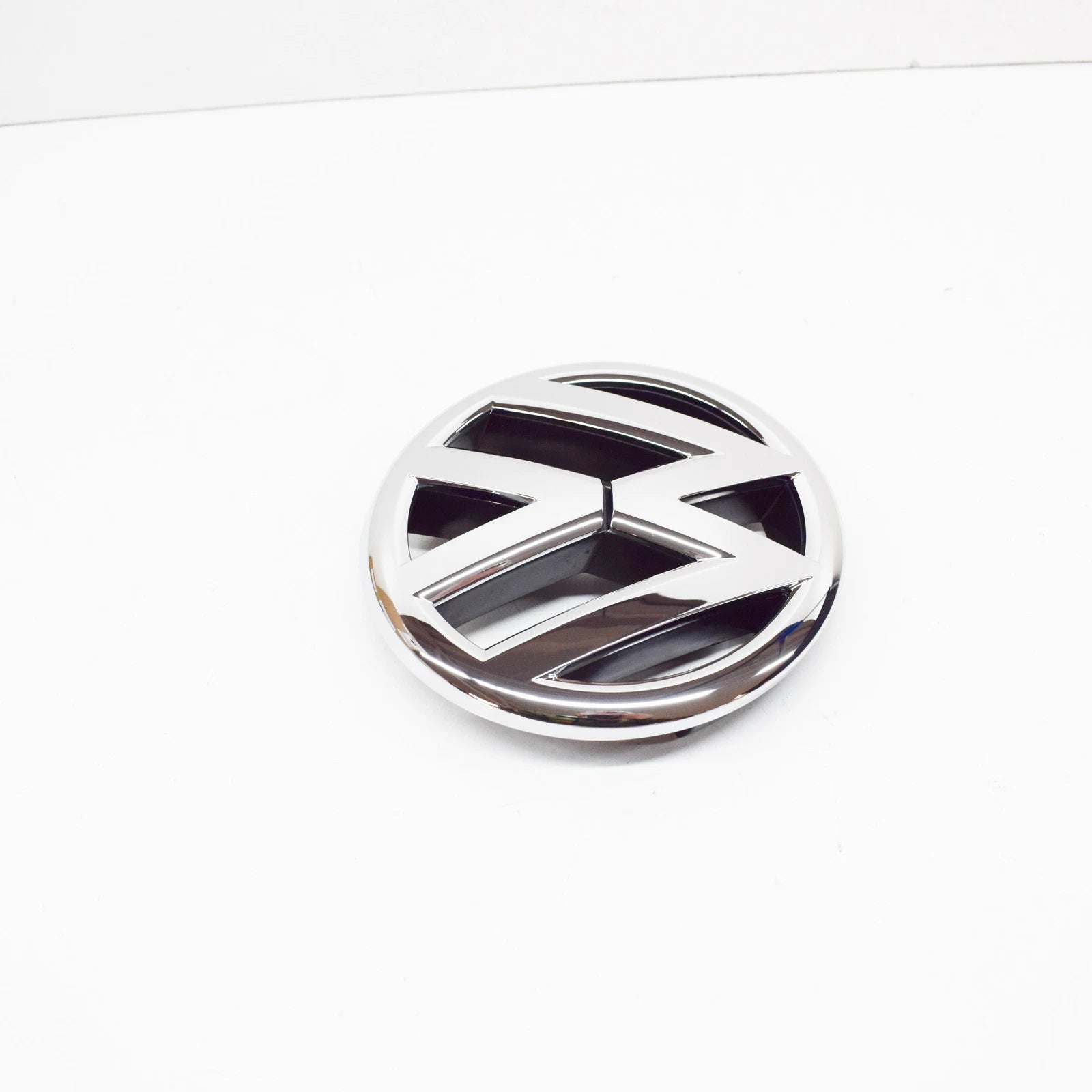 NEW VW JETTA IV 162, 163 BONNET BADGE 5C6853601ULM 5C6853601 ULM 2012 3719100