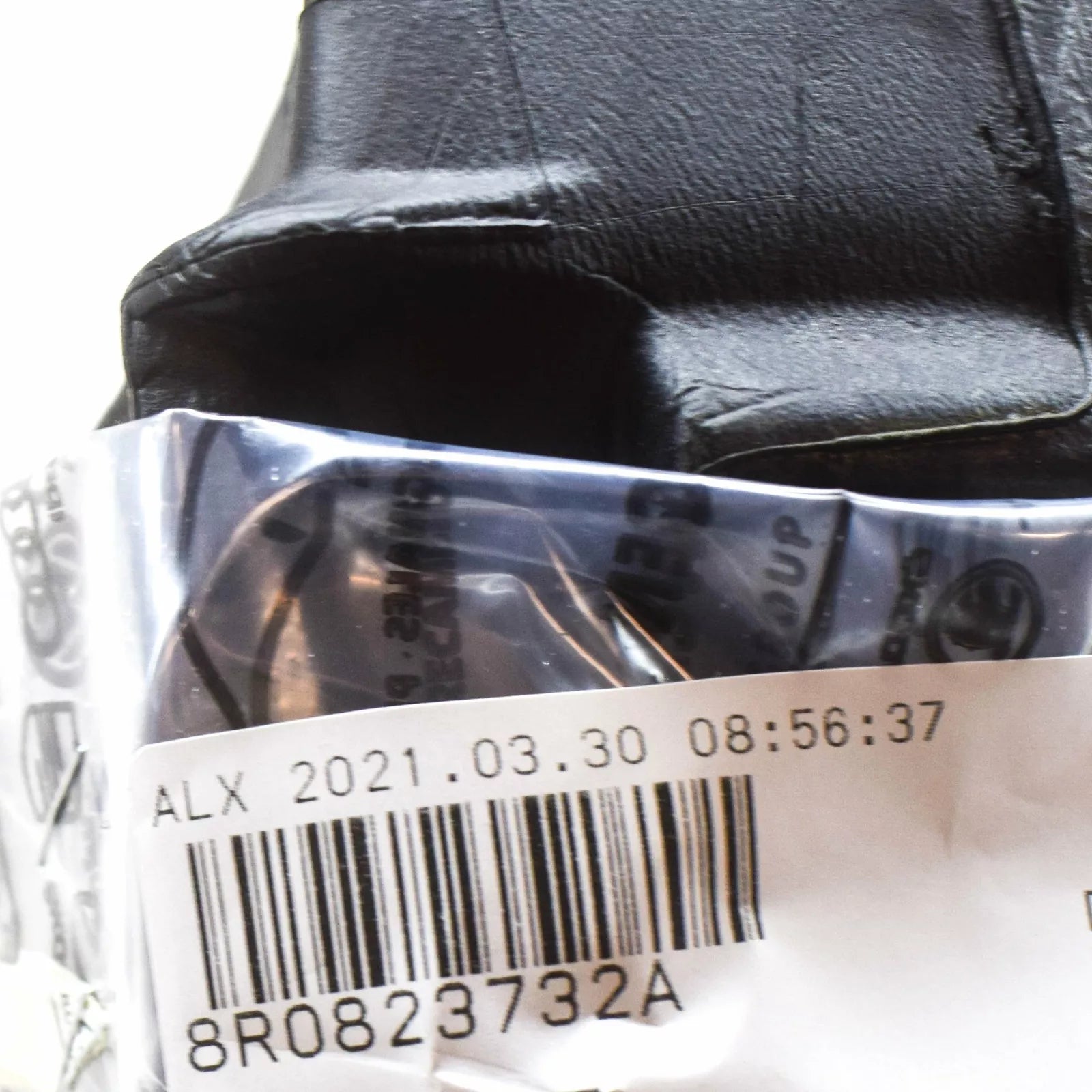 NEW AUDI Q5 8R HOOD WEATHERSTRIP SEAL RIGHT 8R0823732A 2016