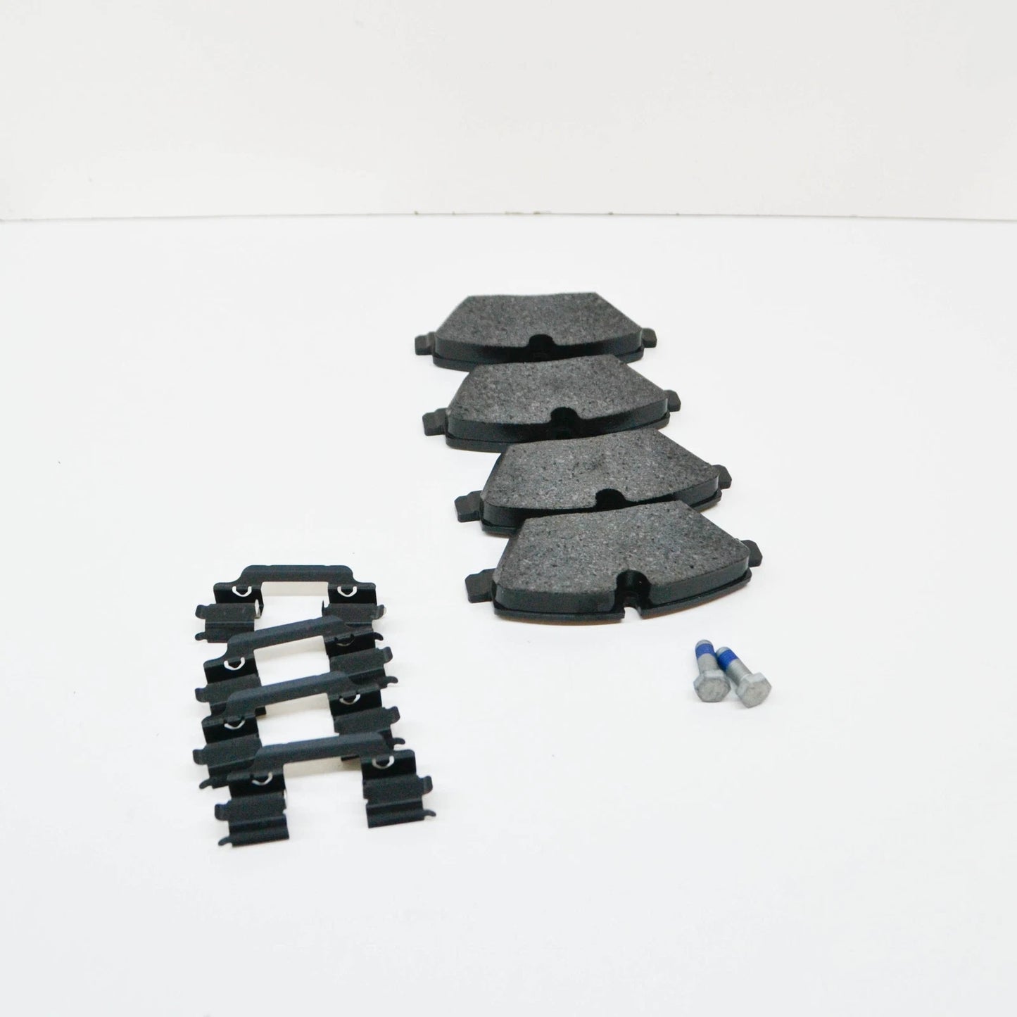 NEW BMW FRONT BRAKE PADS REPAIR KIT E81/E82/E87/E88 1 6774050 34116774050