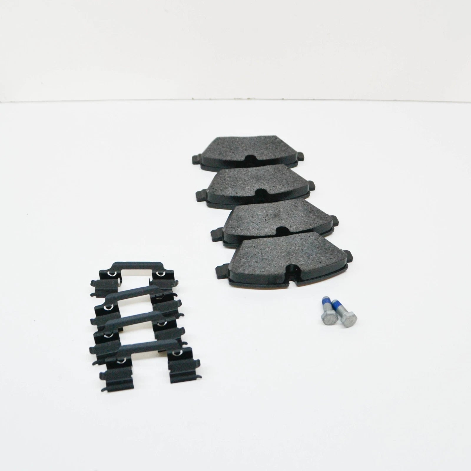 NEW BMW FRONT BRAKE PADS REPAIR KIT E81/E82/E87/E88 1 6774050 34116774050