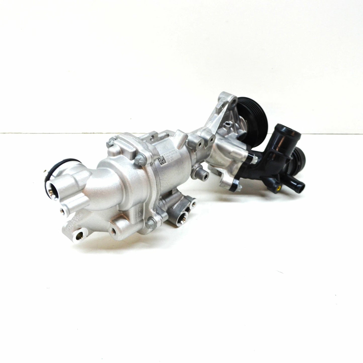 NEW MERCEDES-BENZ E-CLASS W213 WATER PUMP A2742000900