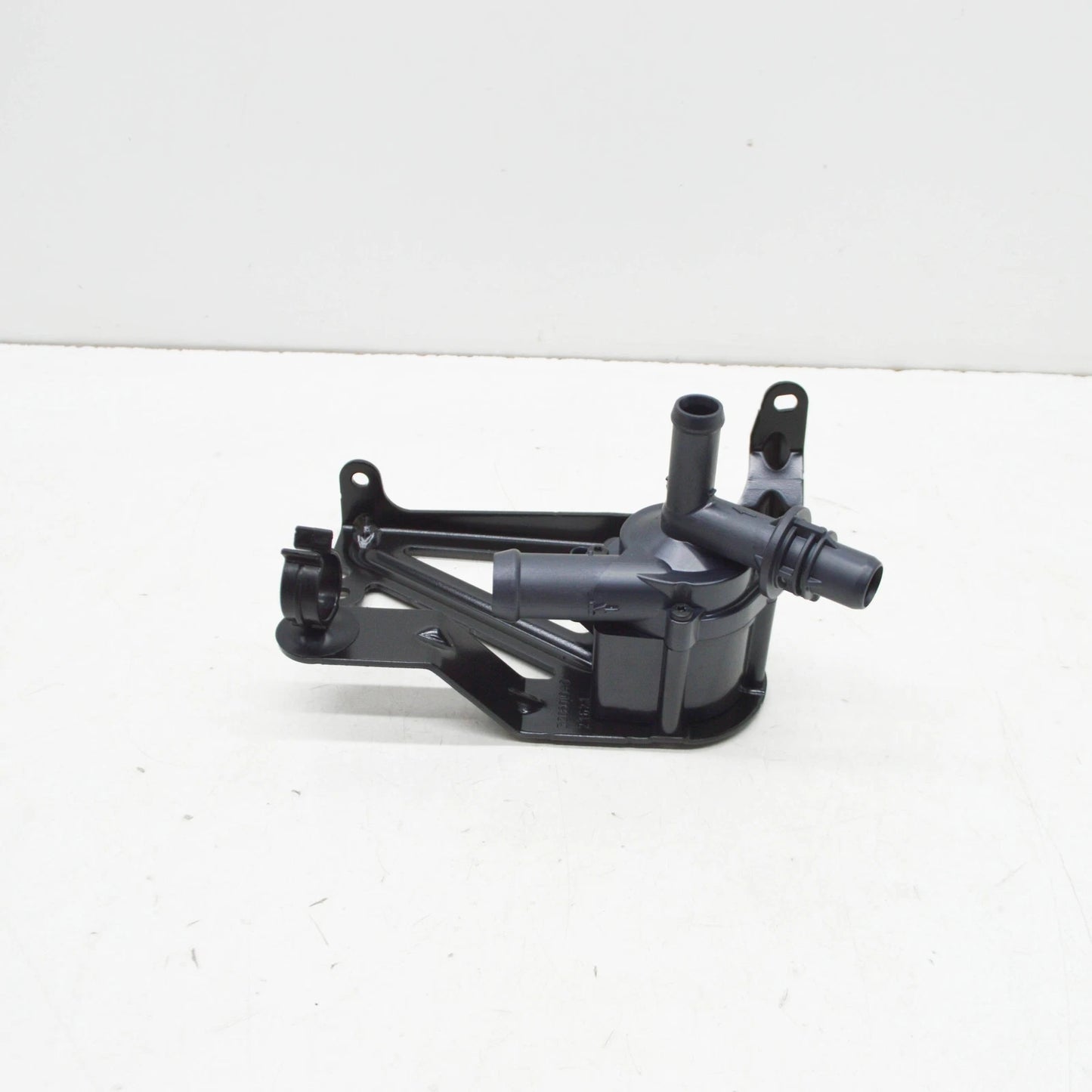 NEW BMW 1 F20 ADDITIONAL WATER PUMP 11515A36585 ORIGINAL