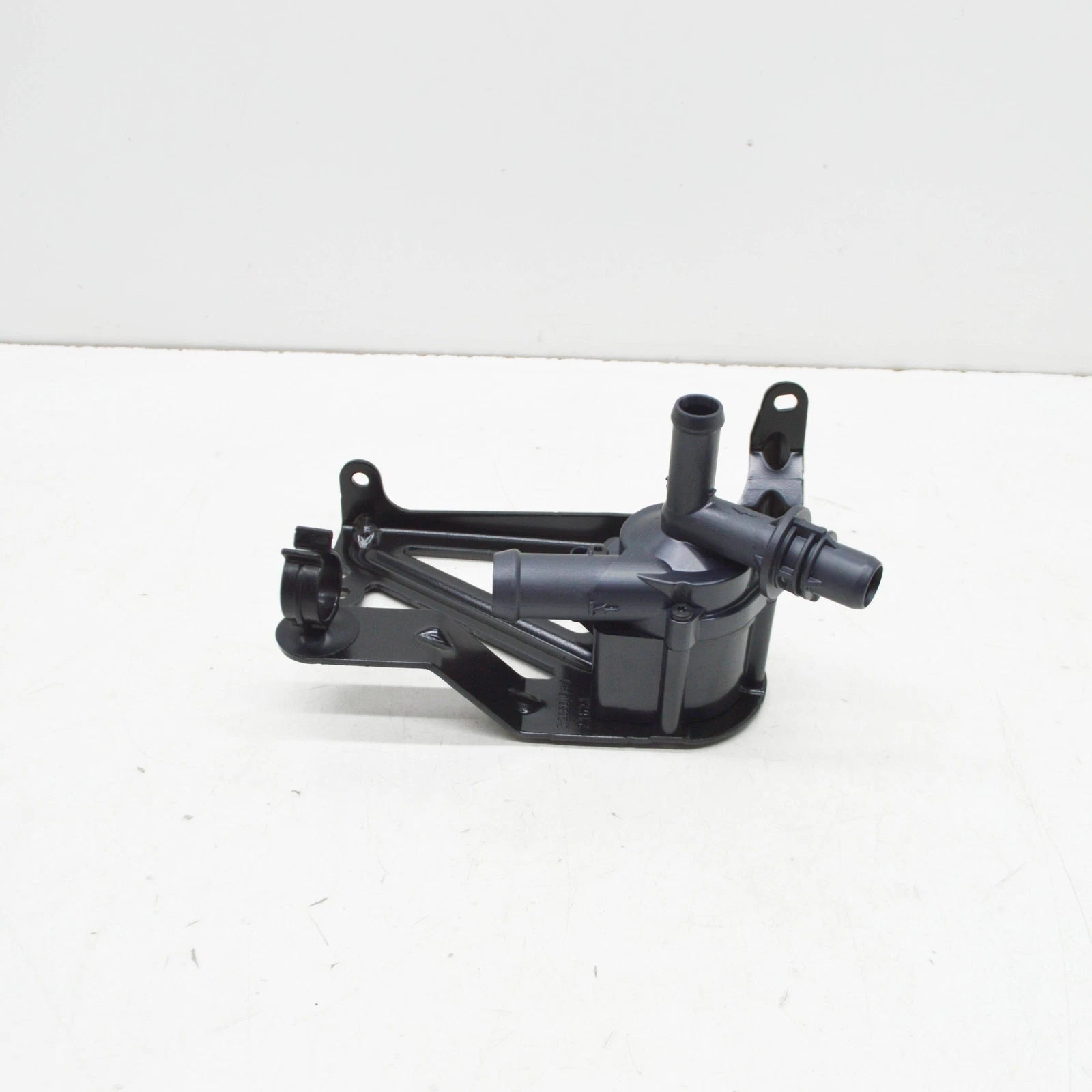 NEW BMW 1 F20 ADDITIONAL WATER PUMP 11515A36585 ORIGINAL