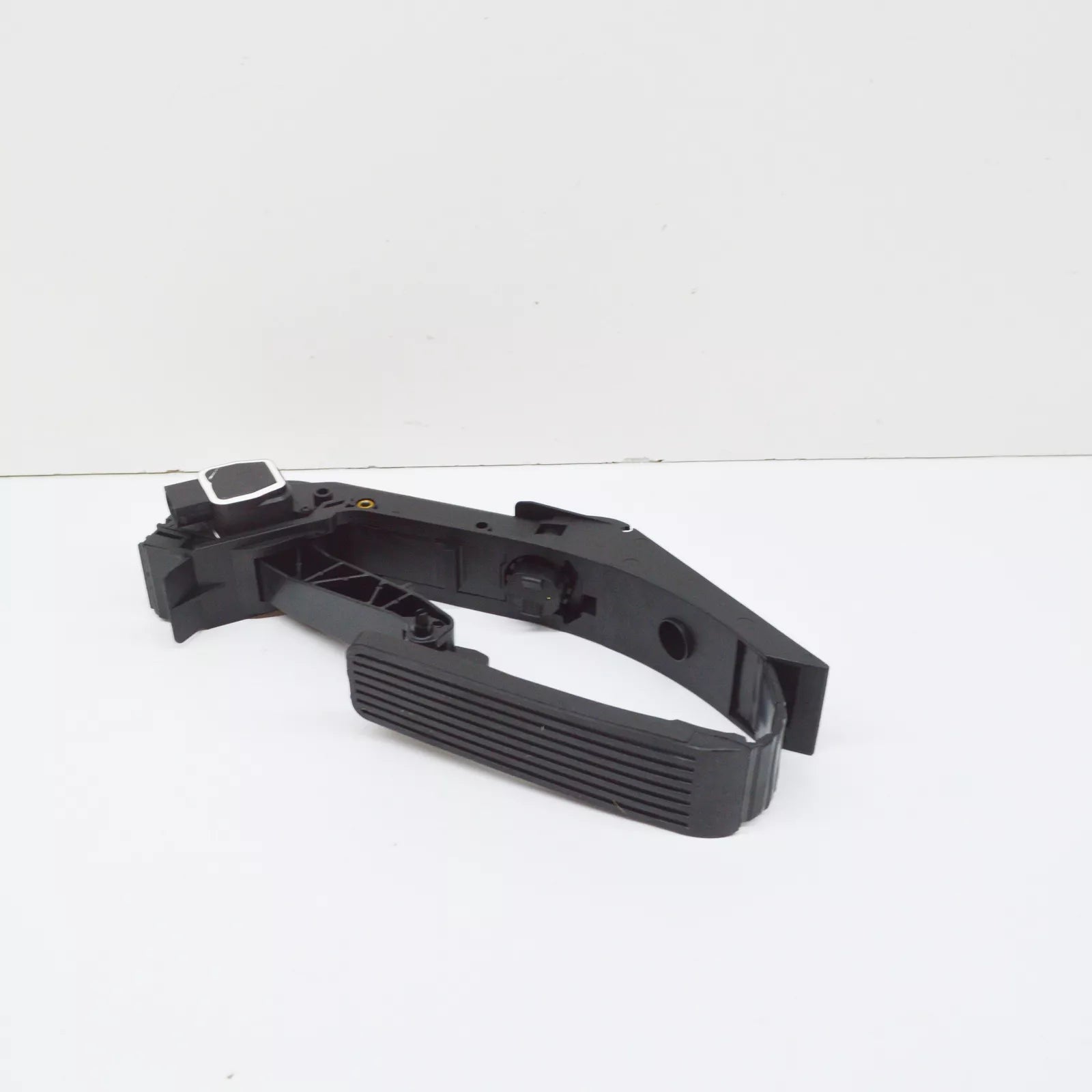 NEW MERCEDES-BENZ S-CLASS W220 ACCELERATOR PEDAL A2203000004