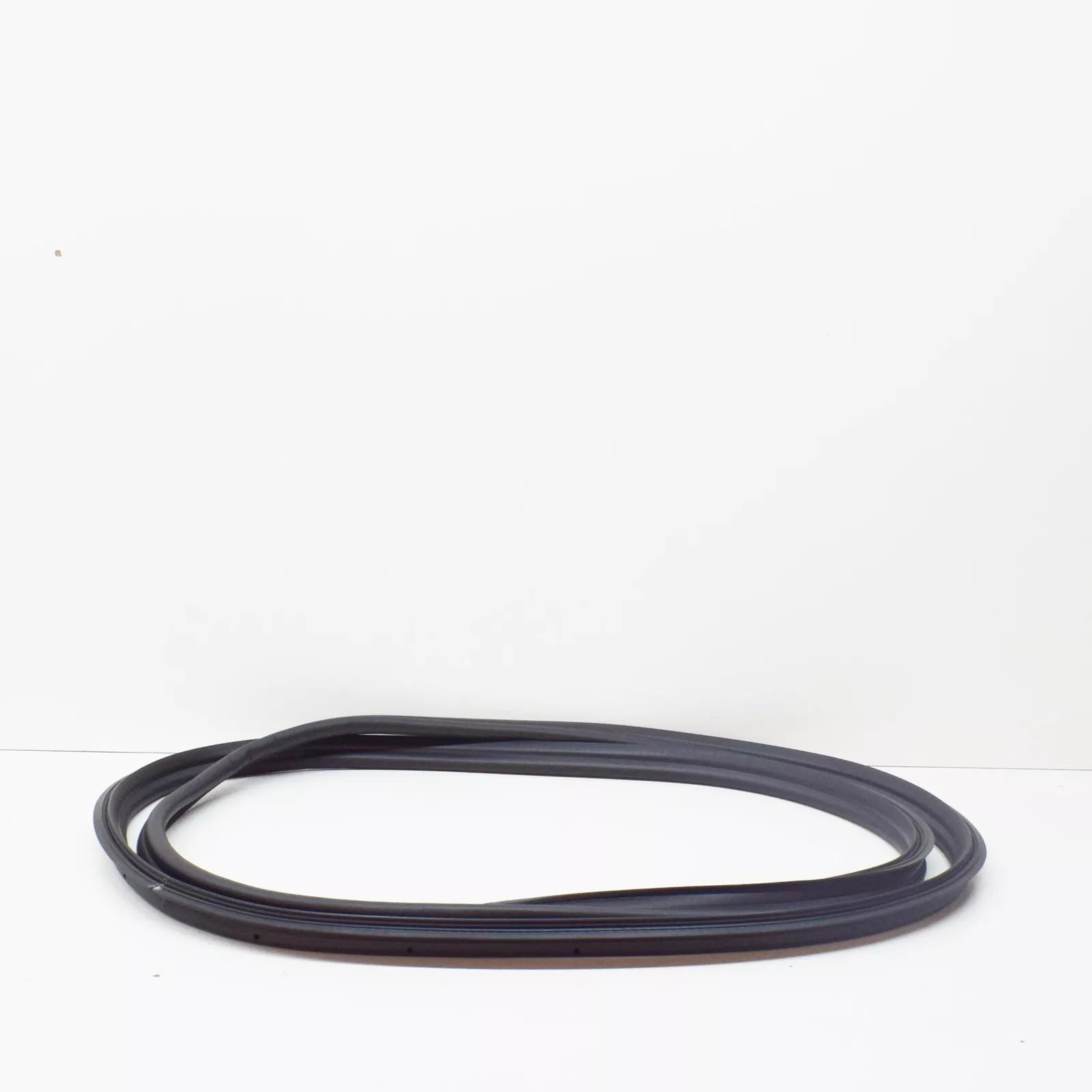 NEW MERCEDES-BENZ E W211 REAR LID SEAL A2117500398 ORIGINAL