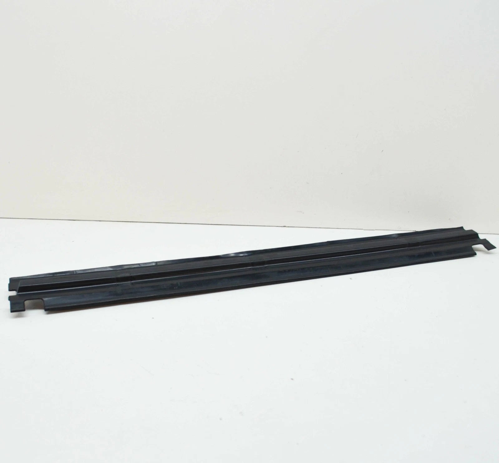 NEW AUDI Q5 RADIATOR CORE SUPPORT CENTER SEAL 80A121345AE