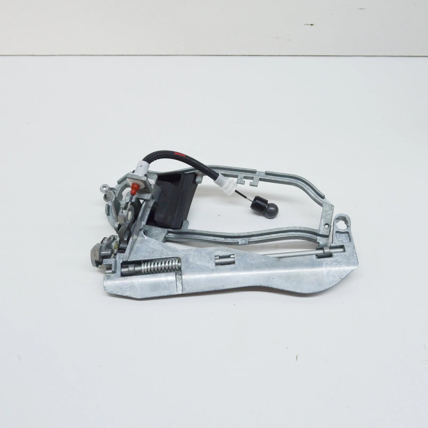 NEW BMW X5 E3 FRONT RIGHT EXTERIOR DOOR HANDLE CARRIER 51218243616 ORIGINAL