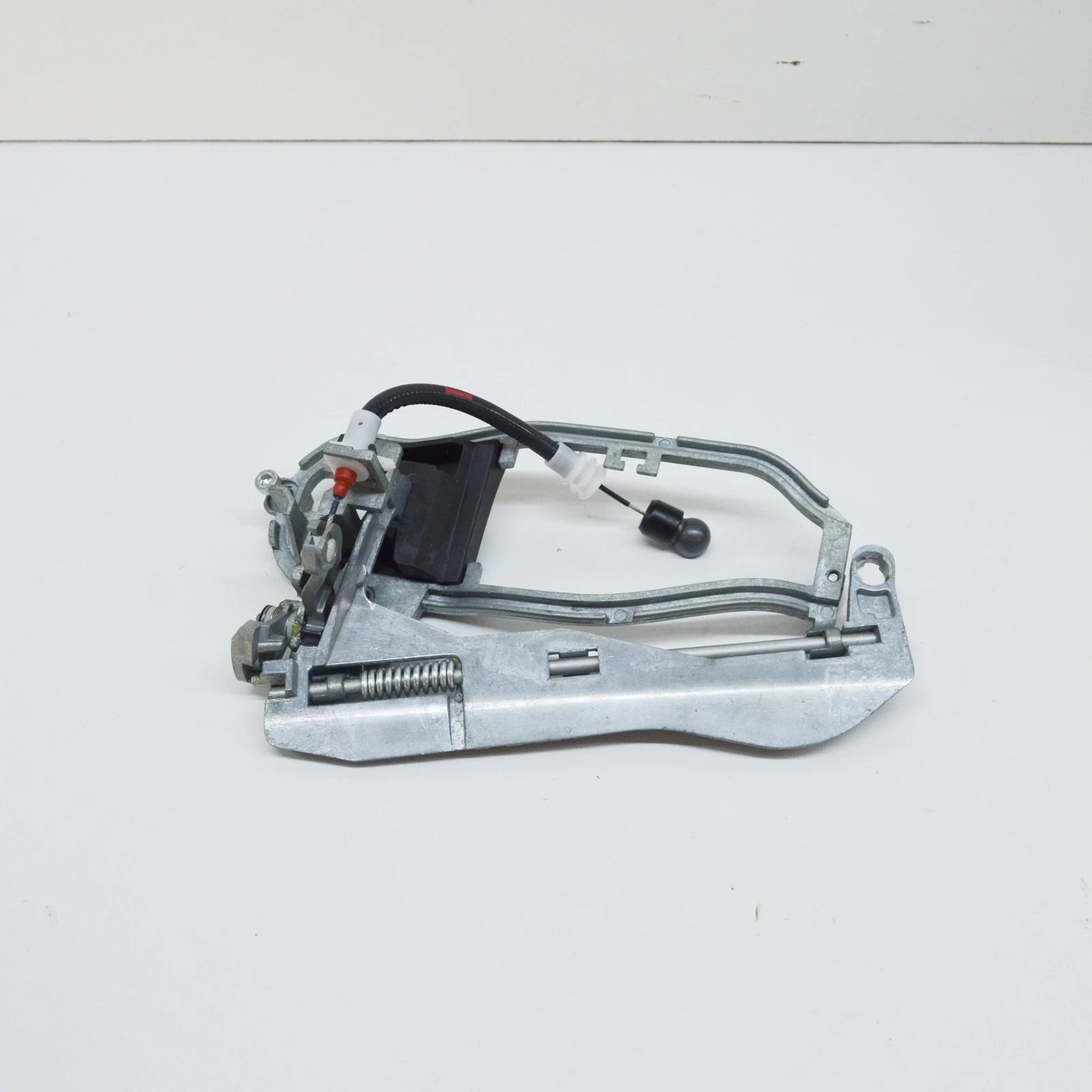 NEW BMW X5 E3 FRONT RIGHT EXTERIOR DOOR HANDLE CARRIER 51218243616 ORIGINAL