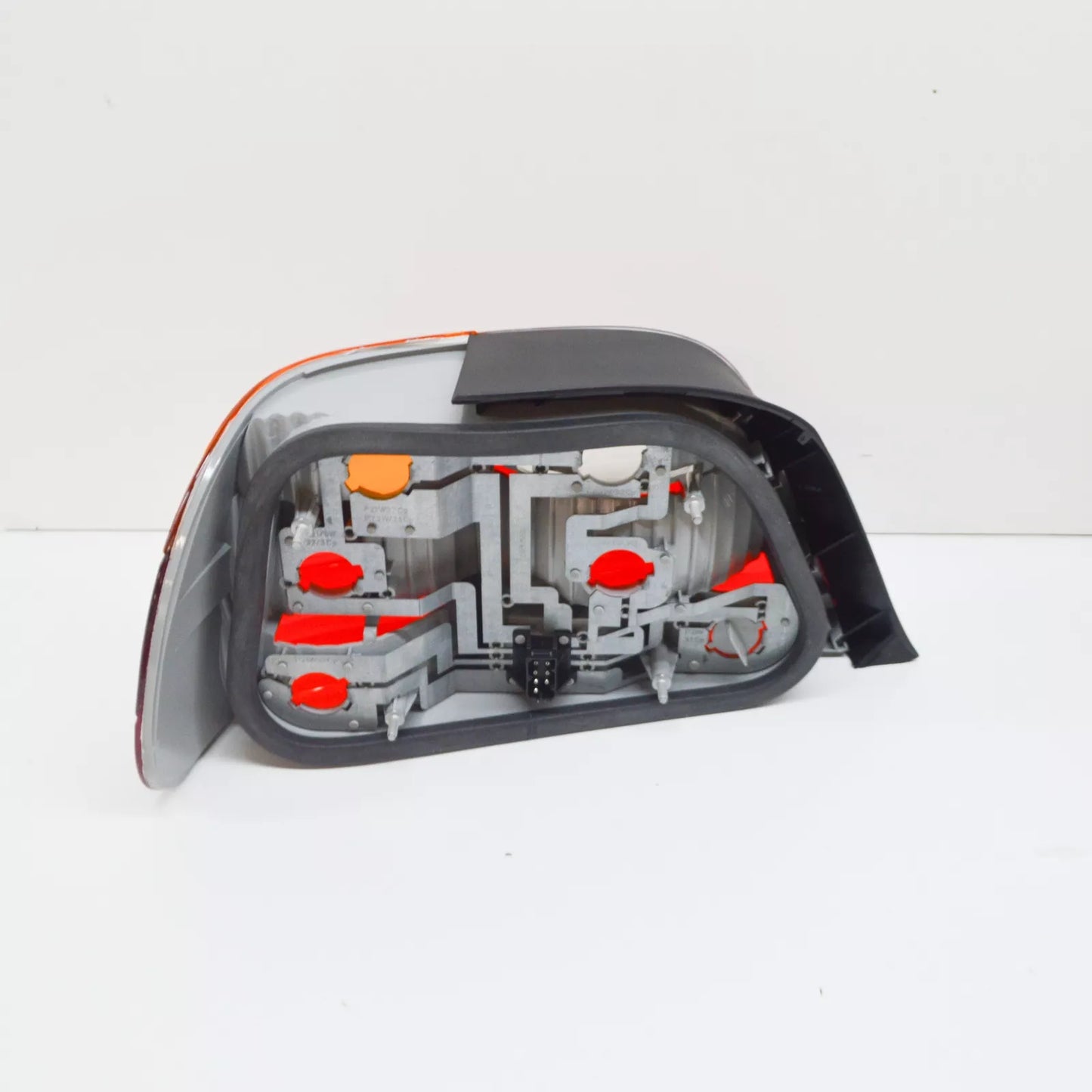 NEW BMW E38 SEDAN TAIL LIGHT RIGHT 8381250 63218381250 ORIGINAL