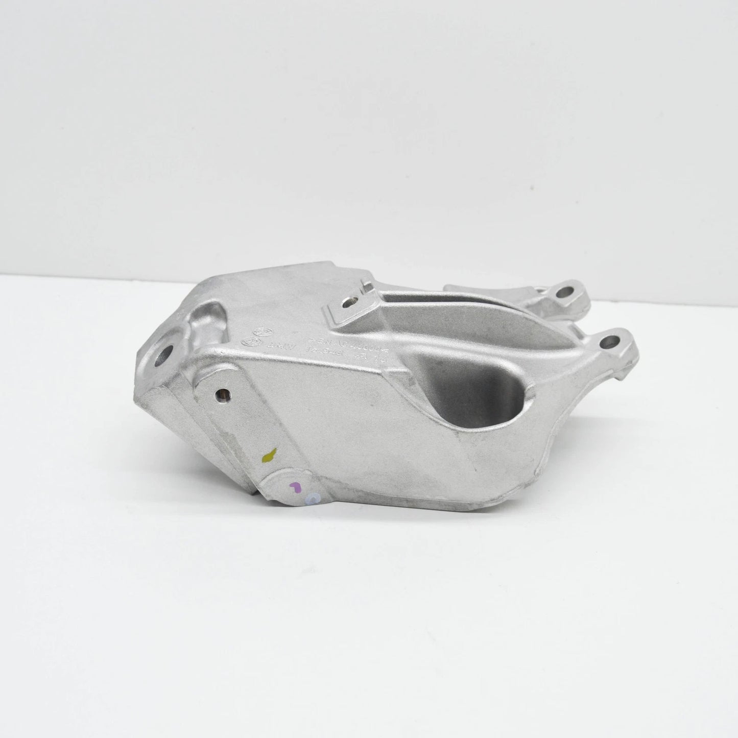 NEW BMW 3 G20 LEFT SIDE ENGINE BRACKET 22116861565 ORIGINAL