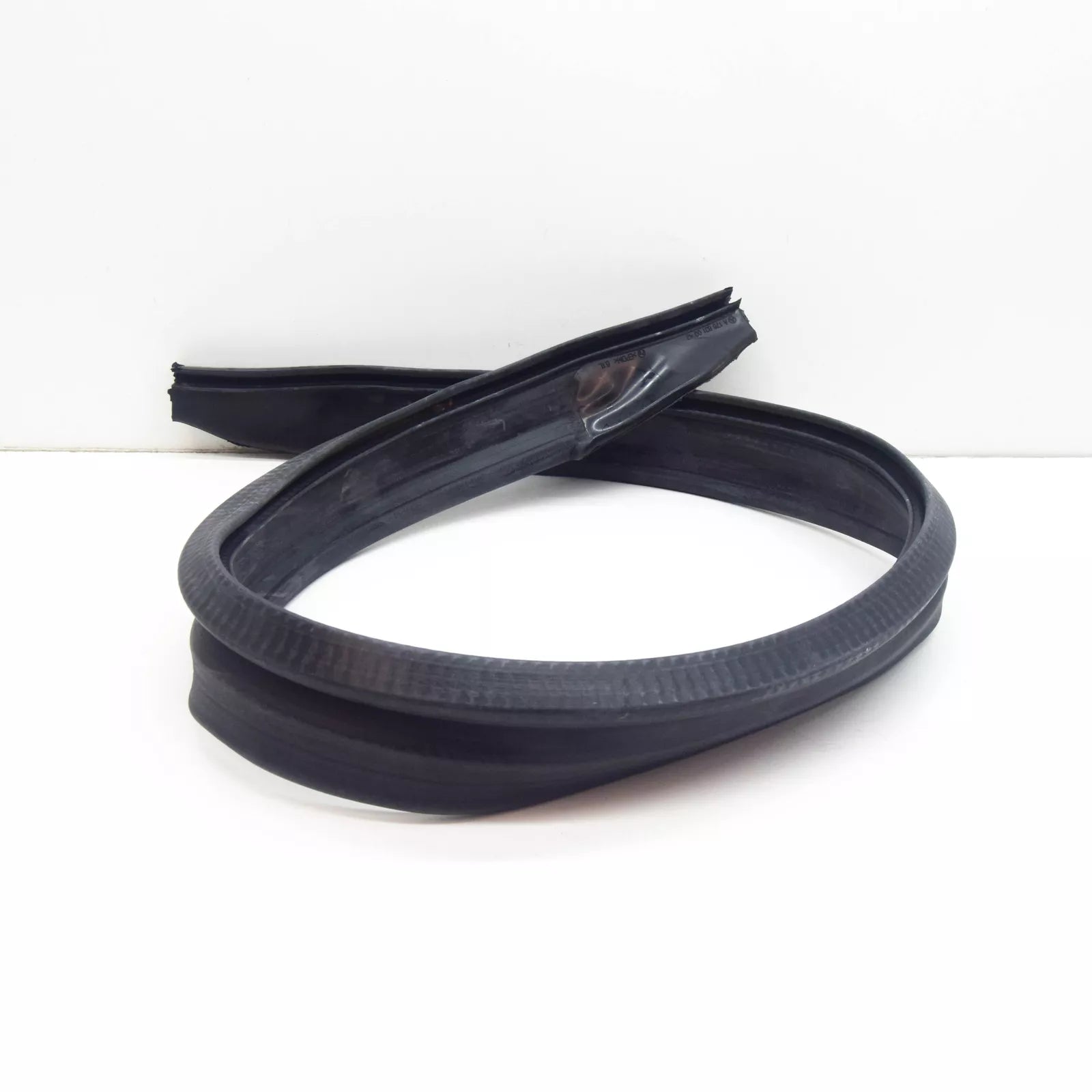 NEW MERCEDES-BENZ GLA X156 ENGINE COMPARTMENT RUBBER SEAL A1768310042 ORIGINAL