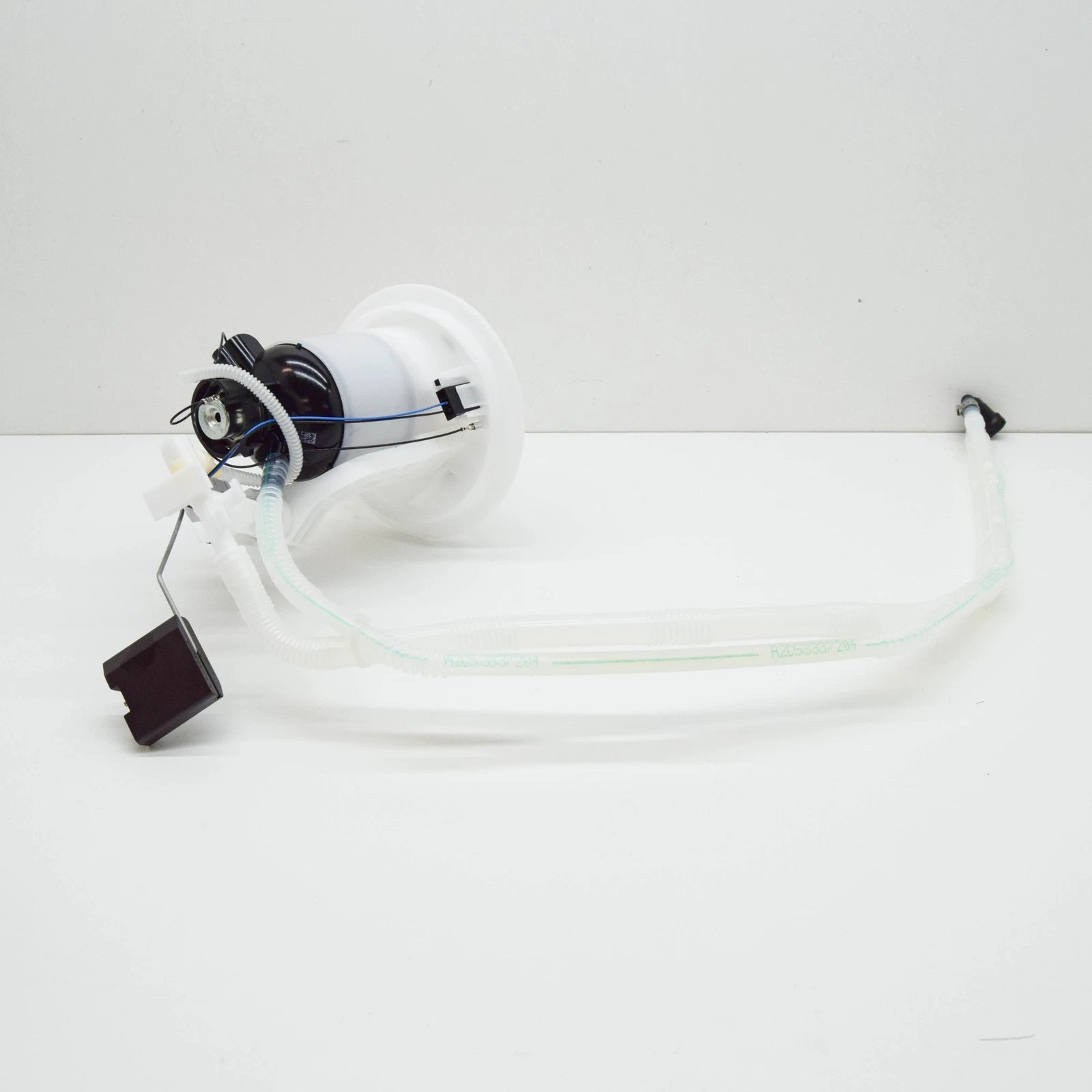 NEW MERCEDES-BENZ C W204 FUEL PUMP ASSEMBLY A2044704494 ORIGINAL