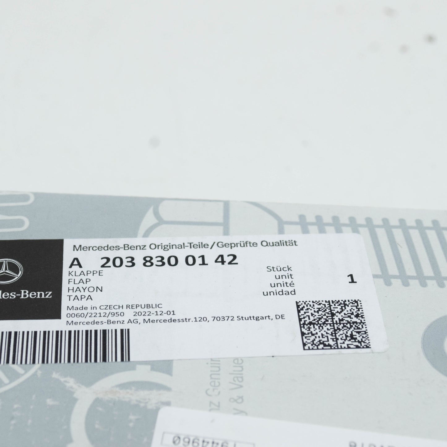 NEW MERCEDES-BENZ C W203 REAR FENDER PRESSURE VENT A2038300142 ORIGINAL