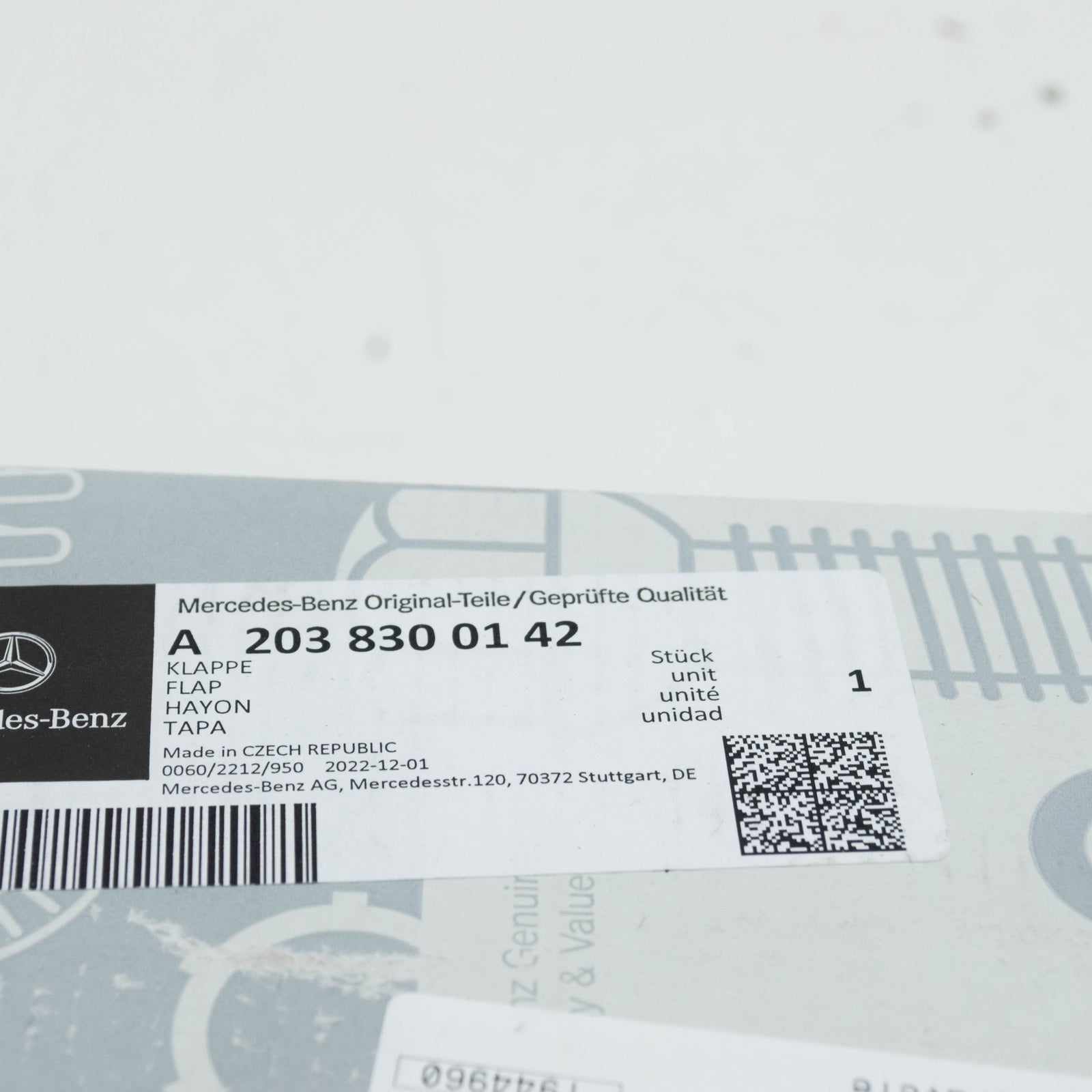 NEW MERCEDES-BENZ C W203 REAR FENDER PRESSURE VENT A2038300142 ORIGINAL