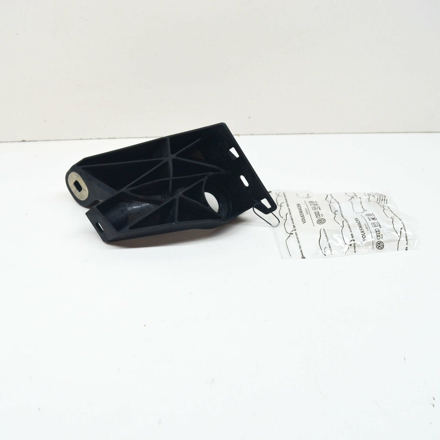 NEW AUDI Q7 4M FRONT RIGHT RADIATOR HOLDER 4M0805202 ORIGINAL