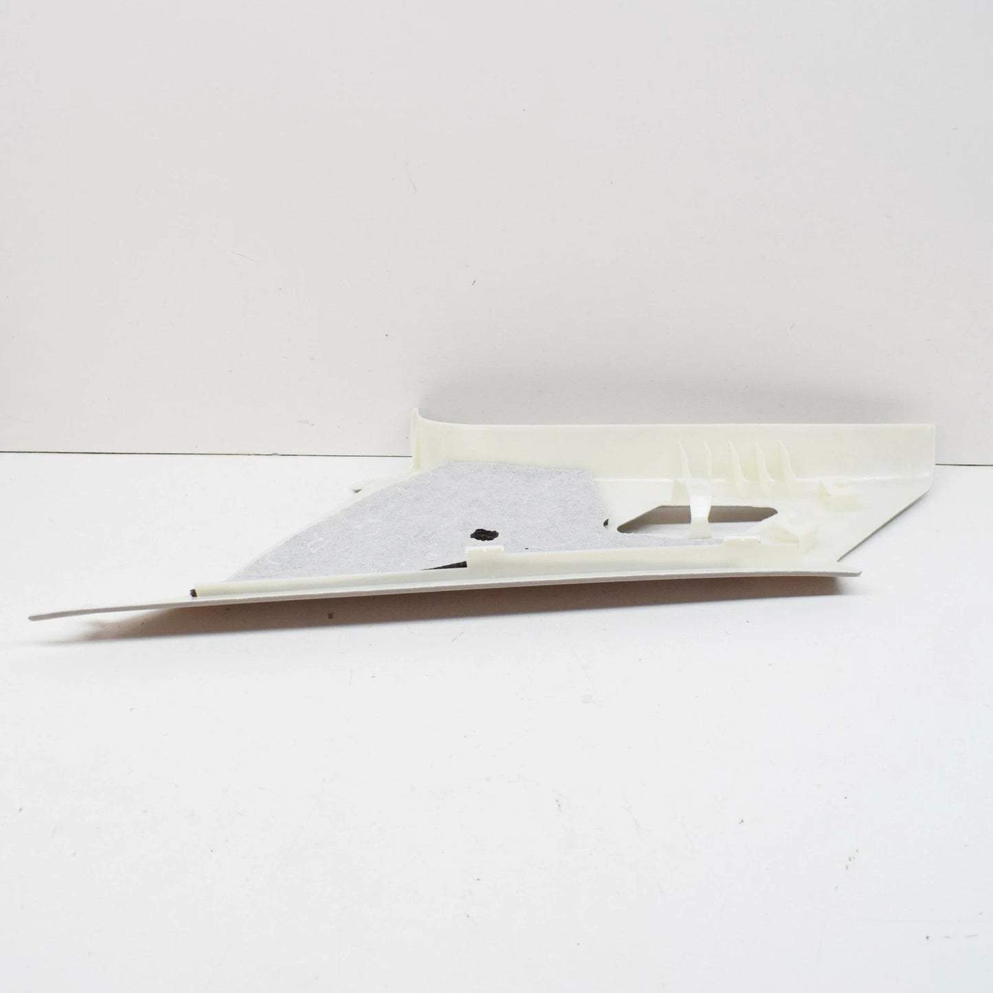 NEW BMW 3 E46 REAR LEFT C-PILLAR COVER TRIM 51438222627 8222627 ORIGINAL