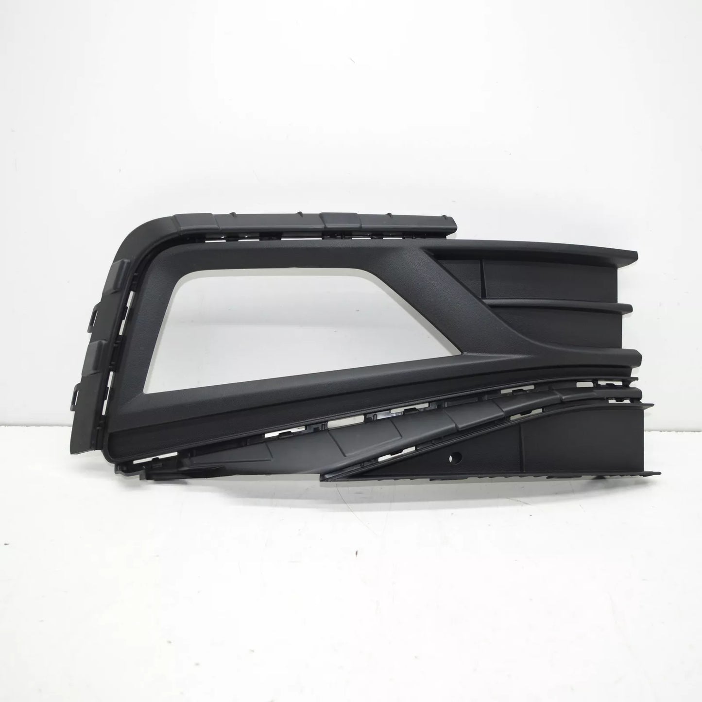 NEW VW POLO AW FRONT RIGHT FOG LIGHT AIR VENT GRILLE 2G0853666E9B9