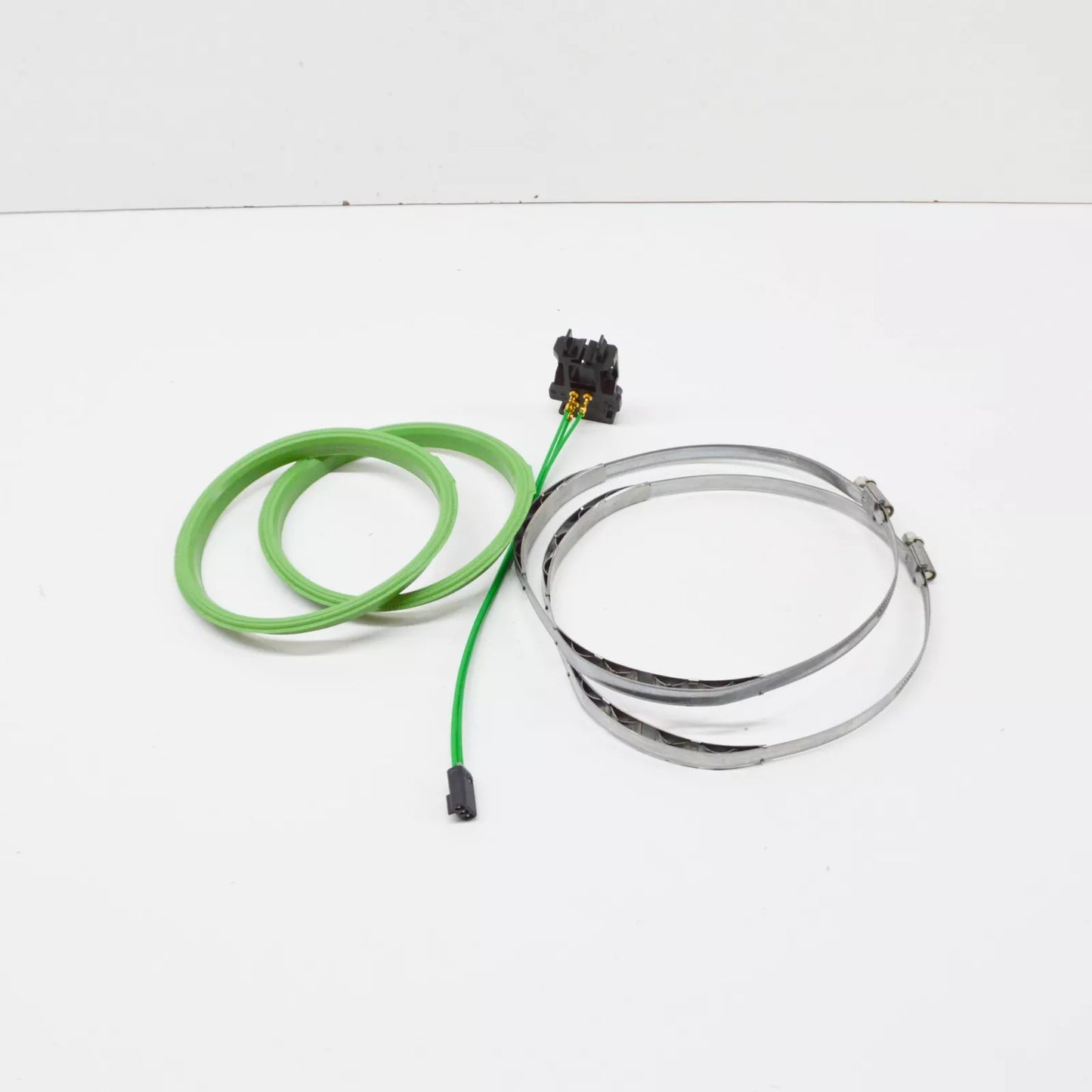 NEW BMW X5 F15 FUEL PRESSURE SENSOR 16147426702 7426702 ORIGINAL