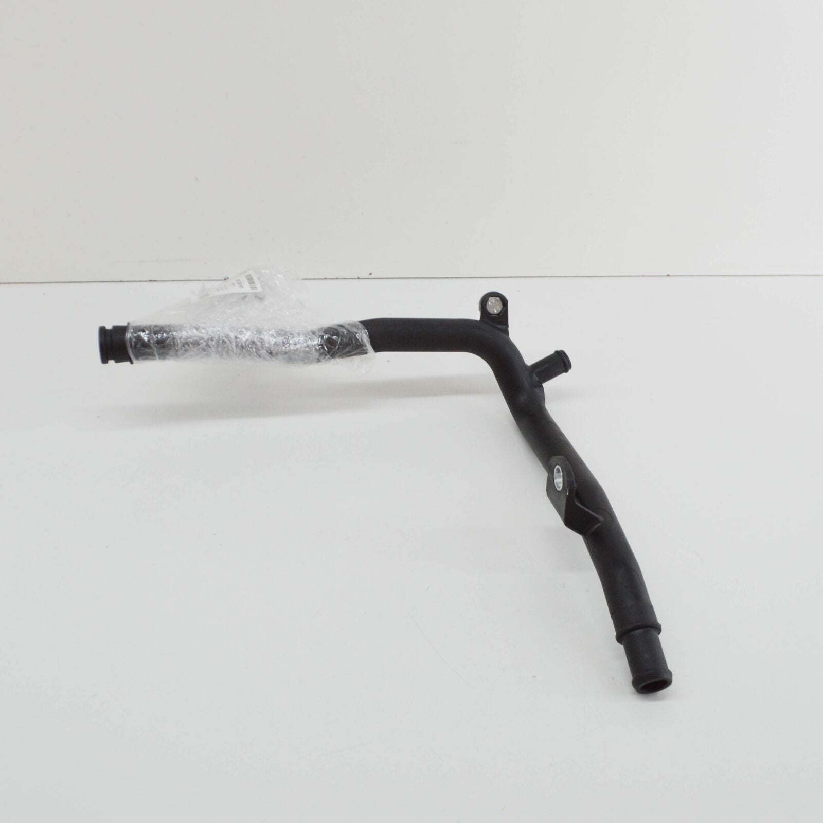 NEW AUDI A3 8P ENGINE COOLANT HOSE 06A121065DP ORIGINAL