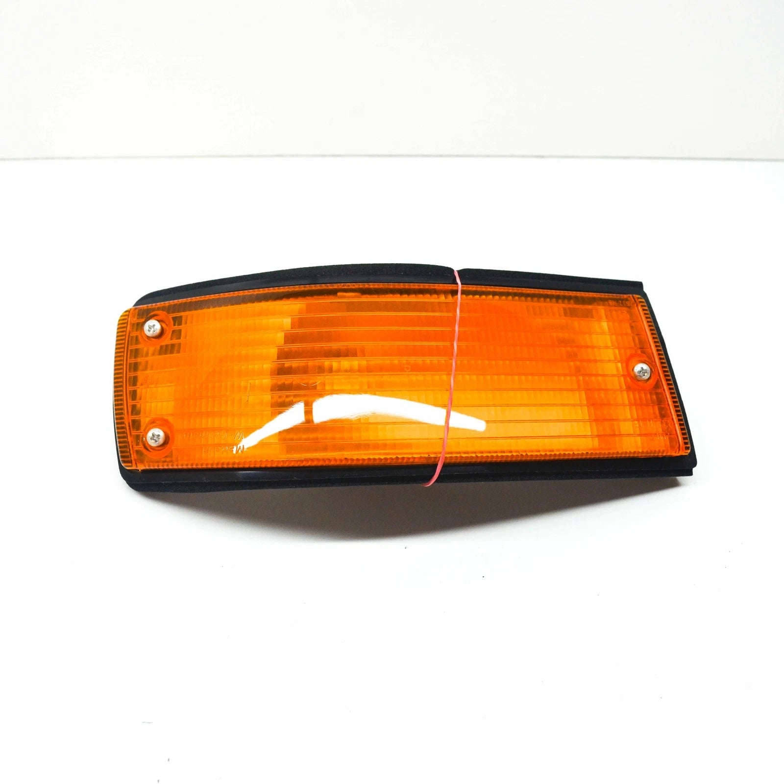 NEW BMW 5 E28 FRONT LEFT TURN CORNER LIGHT INDICATOR 1373297 63131373297