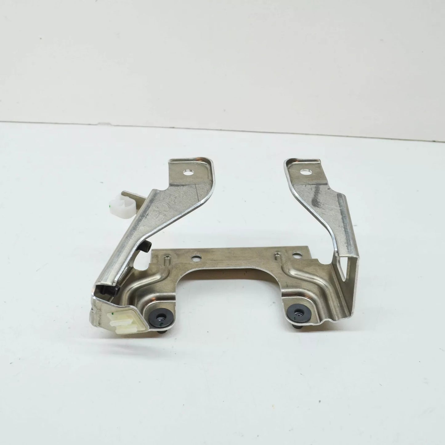 NEW BMW 3 F30 VACUUM PUMP BRACKET 34336868058 ORIGINAL