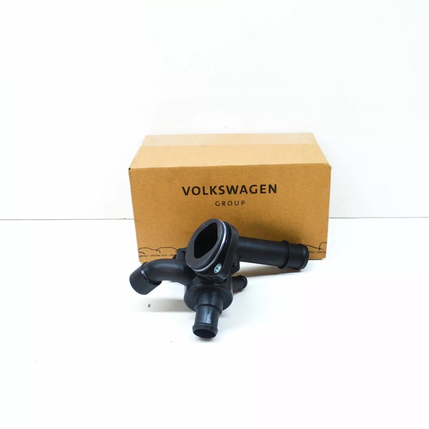 NEW VOLKSWAGEN PASSAT 3G B8 ENGINE COOLANT THERMOSTAT 03L121111Q