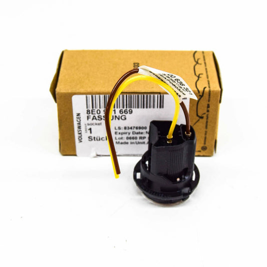 NEW AUDI A4 B7 DAY DRIVING HEADLIGHT BULB HOLDER 2 PIN 8E0941669 ORIGINAL