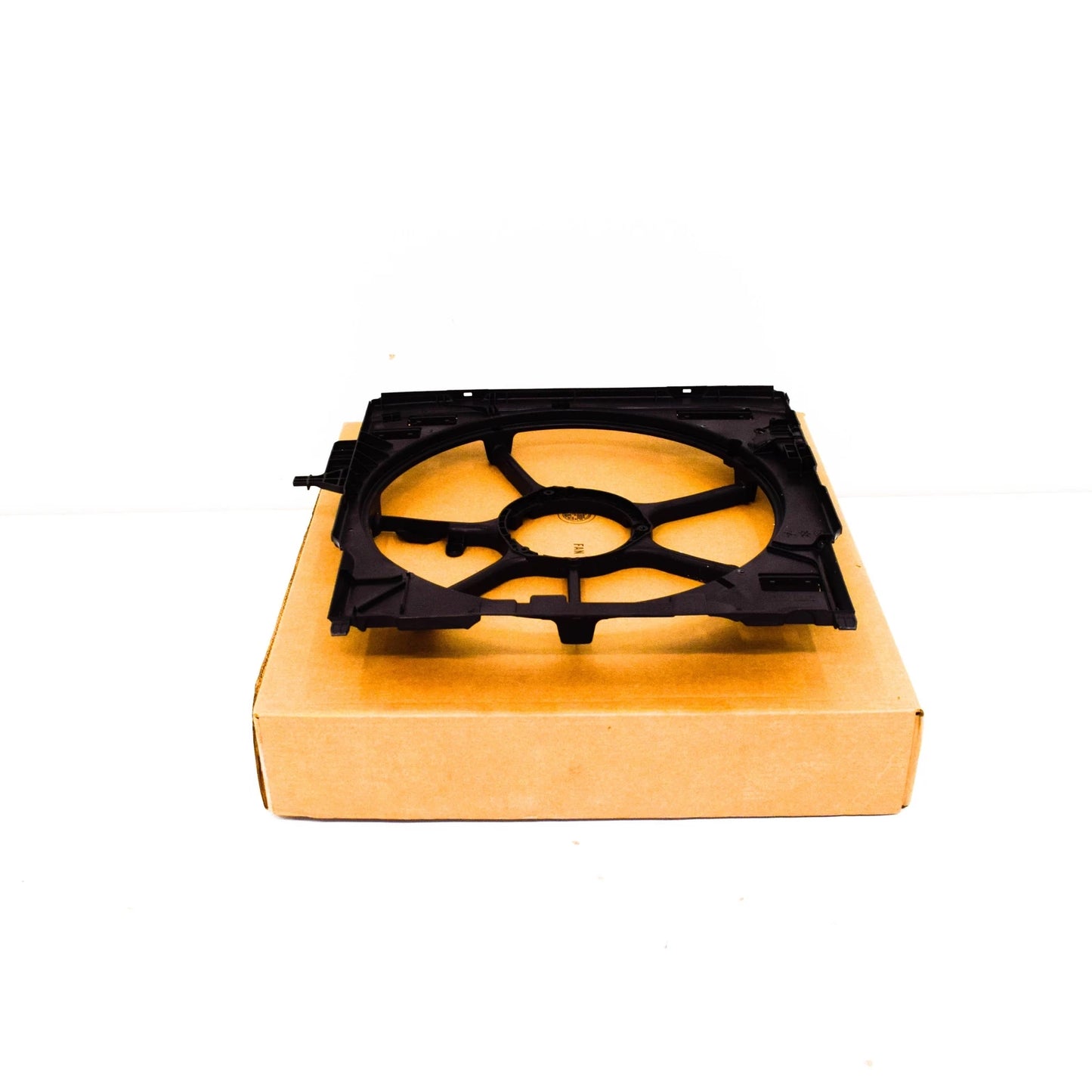 NEW BMW X5 F15 RADIATOR FAN SHROUD 17428618245 XDRIVE35I ORIGINAL