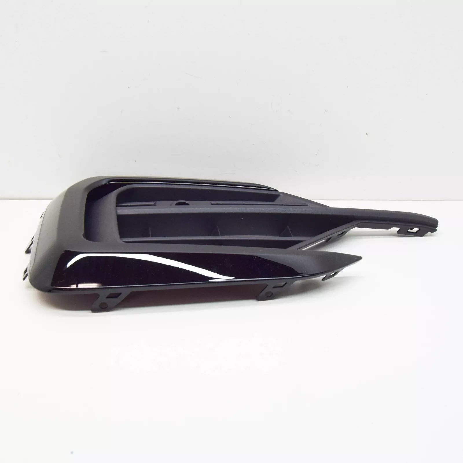 NEW VW TOUAREG CR FRONT LEFT BUMPER GRILLE COVER 760854661H041 ORIGINAL