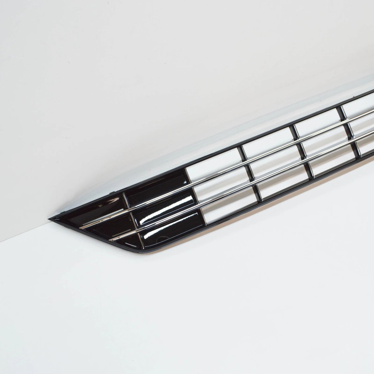 NEW VW PASSAT B8 FRONT BUMPER LOWER AIR GUIDE GRILLE 561853671FFOD ORIGINAL