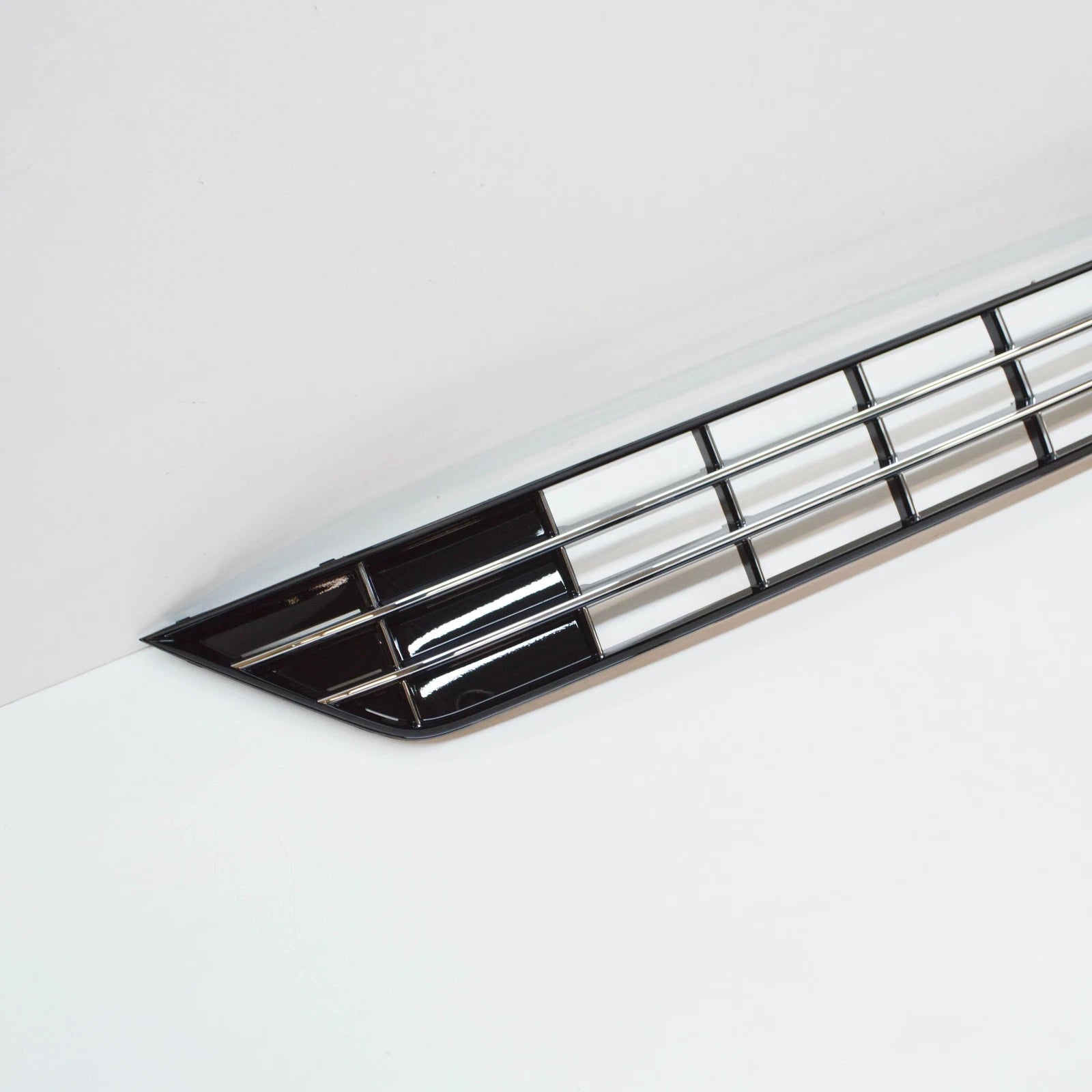 NEW VW PASSAT B8 FRONT BUMPER LOWER AIR GUIDE GRILLE 561853671FFOD ORIGINAL