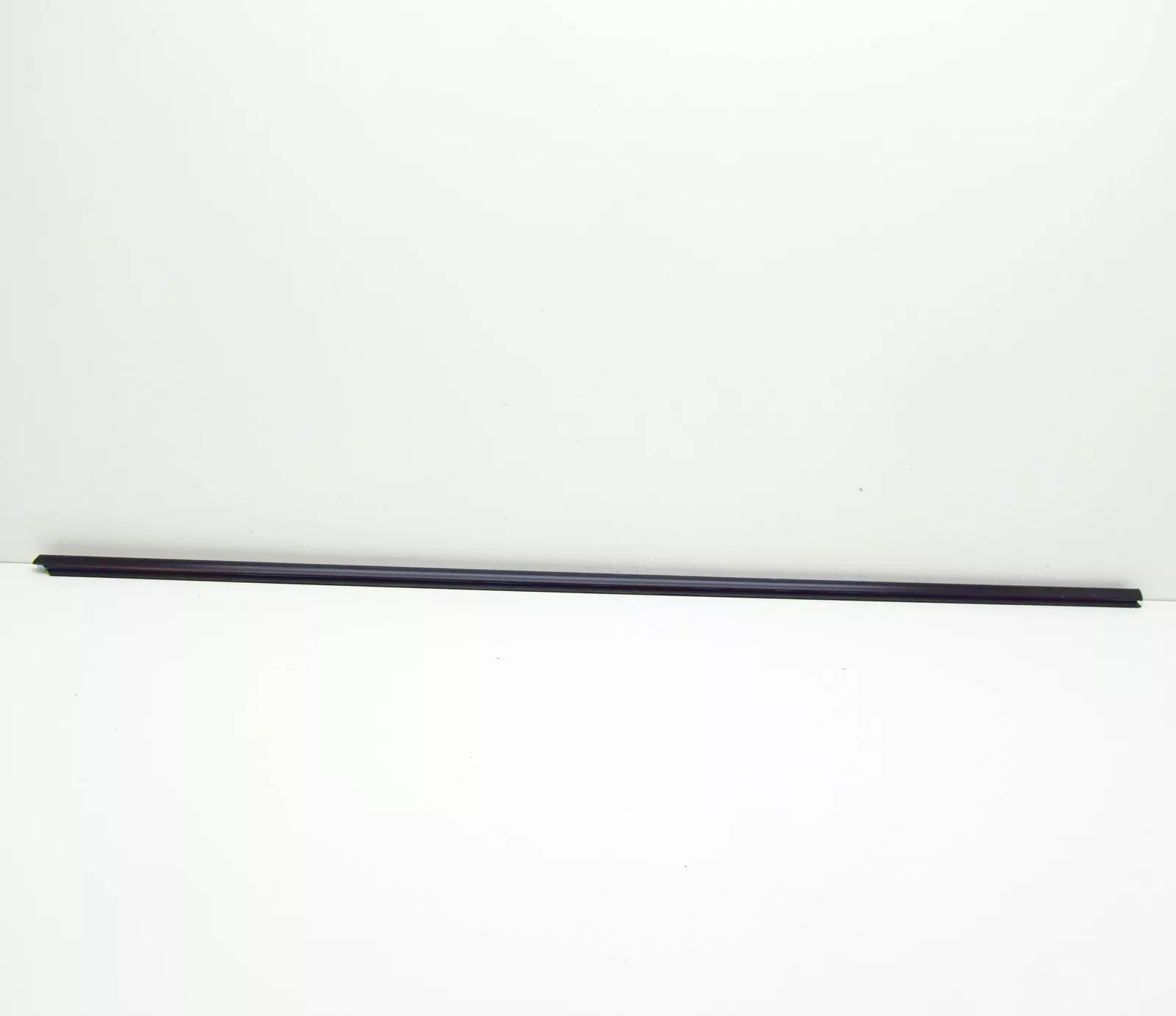 NEW BMW 3 E46 FRONT RIGHT OUTER WEATHERSTRIP 51327890454 7890454 ORIGINAL