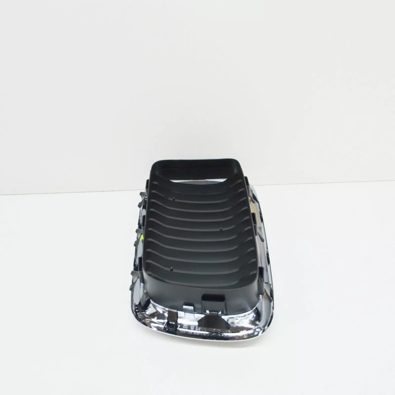 NEW BMW E38 SEDAN FRONT RADIATOR KIDNEY GRILLE RIGHT 8231594 51138231594