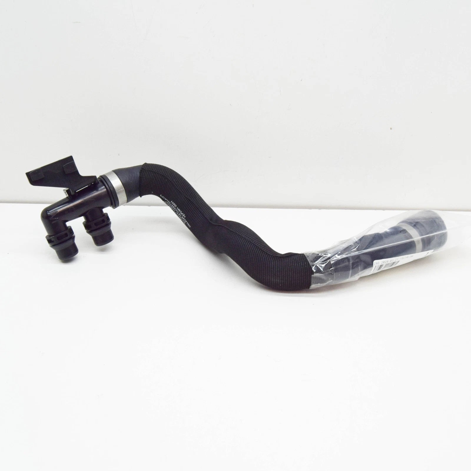 NEW MERCEDES-BENZ E W213 COOLANT HOSE PIPE A2135012501 ORIGINAL