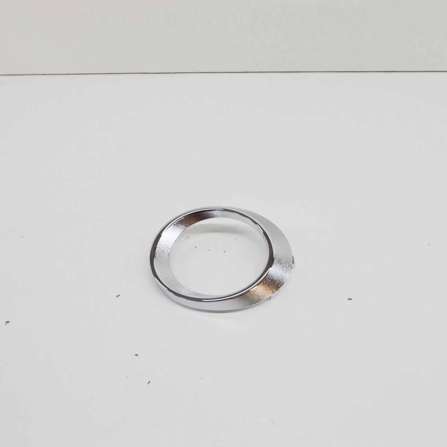 NEW MB CLS C219 FRONT BUMPER LEFT FOG LIGHT CHROMED RING A2198850723