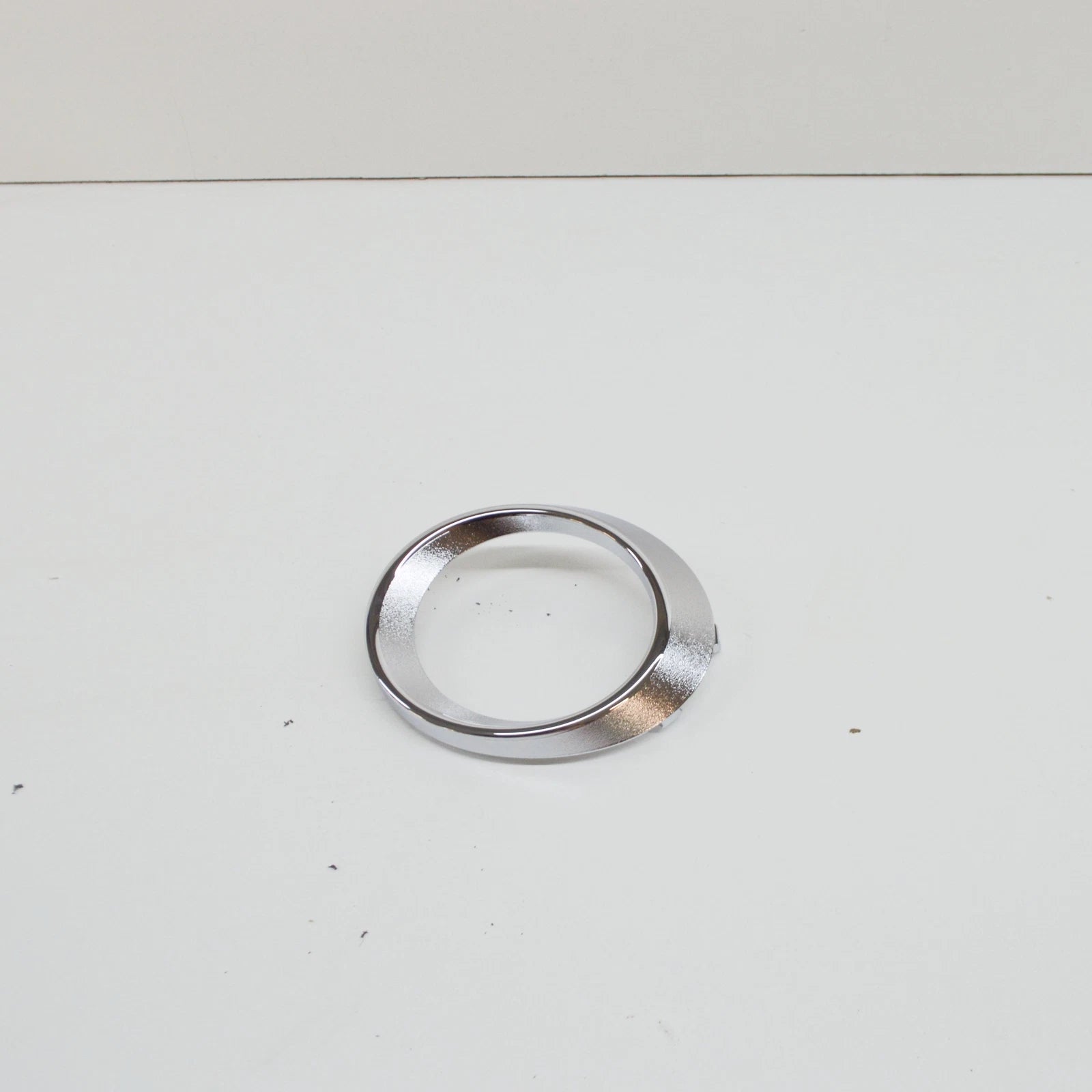 NEW MB CLS C219 FRONT BUMPER LEFT FOG LIGHT CHROMED RING A2198850723