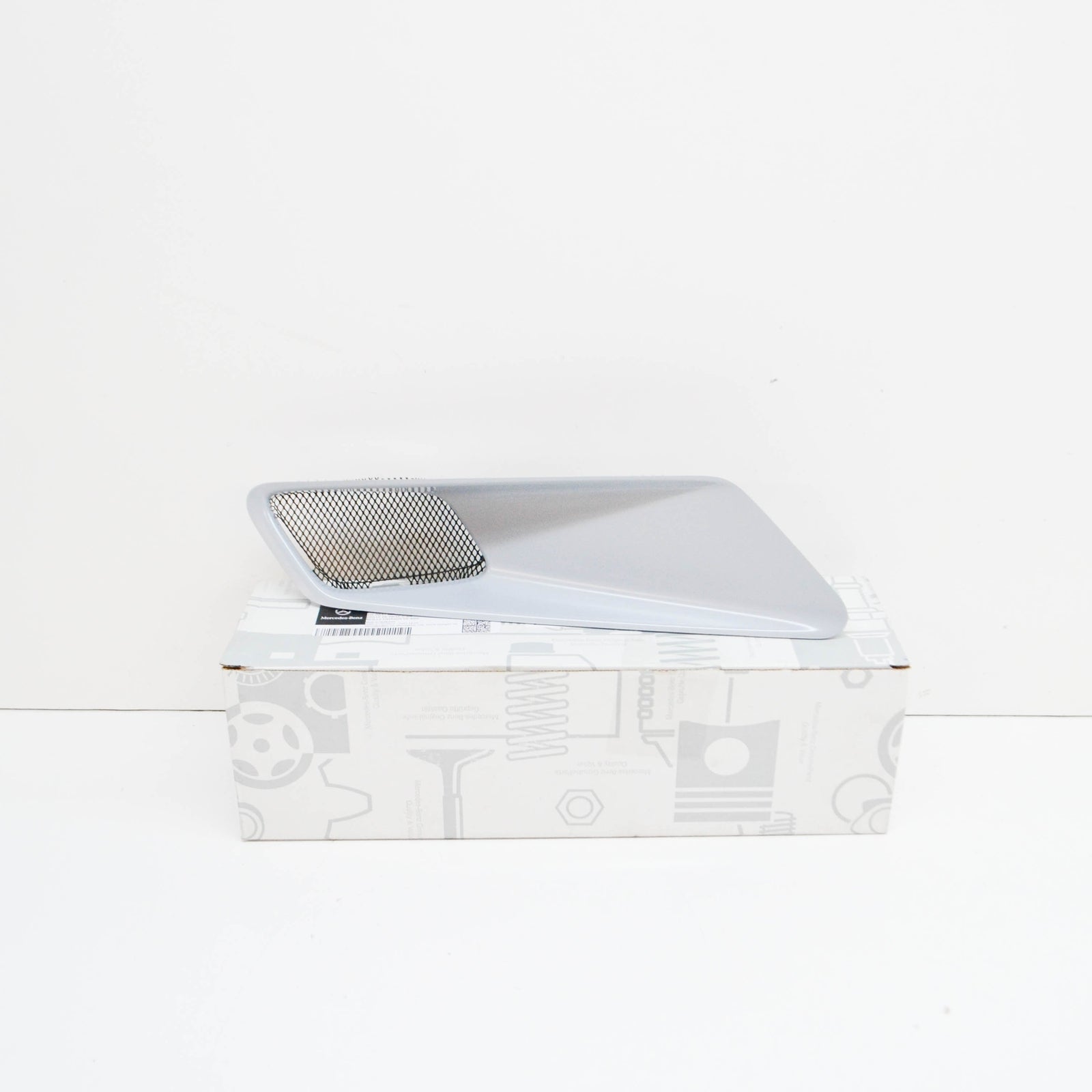 NEW MB C W204 AMG FRONT HOOD LEFT AIR INLET GRILLE A20475001449999 ORIGINAL