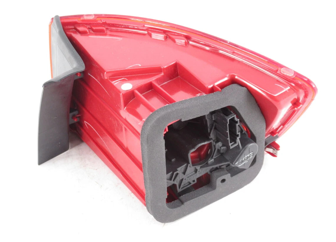 NEW VOLKSWAGEN JETTA A6 REAR LEFT OUTER TAILLIGHT 5C6945095D