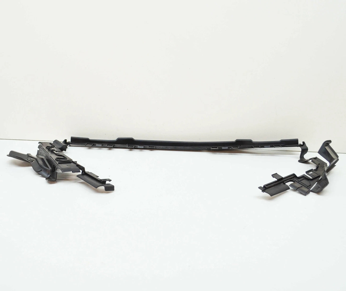 NEW MERCEDES-BENZ E W212 RADIATOR TOP AIR DUCT A2125050000 ORIGINAL