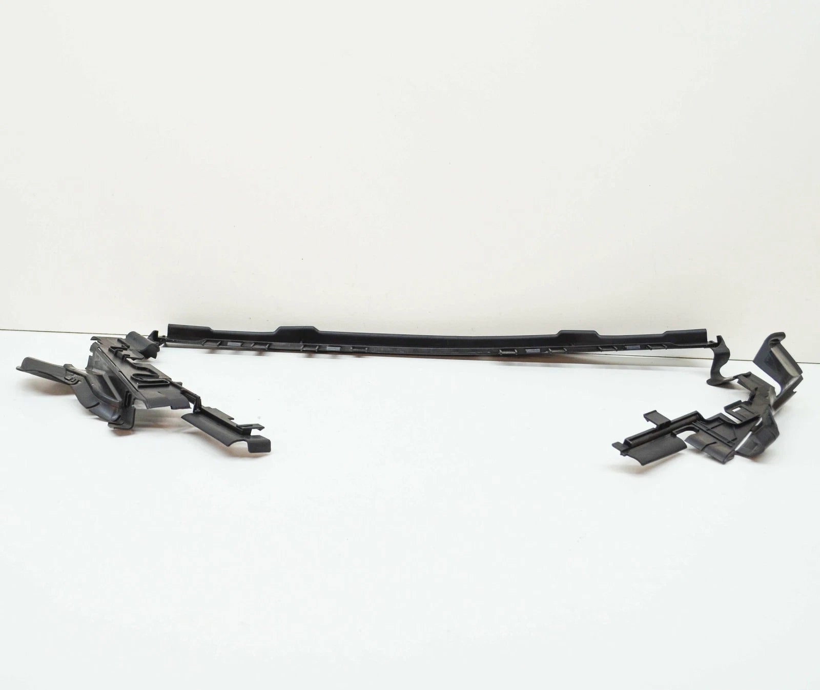 NEW MERCEDES-BENZ E W212 RADIATOR TOP AIR DUCT A2125050000 ORIGINAL