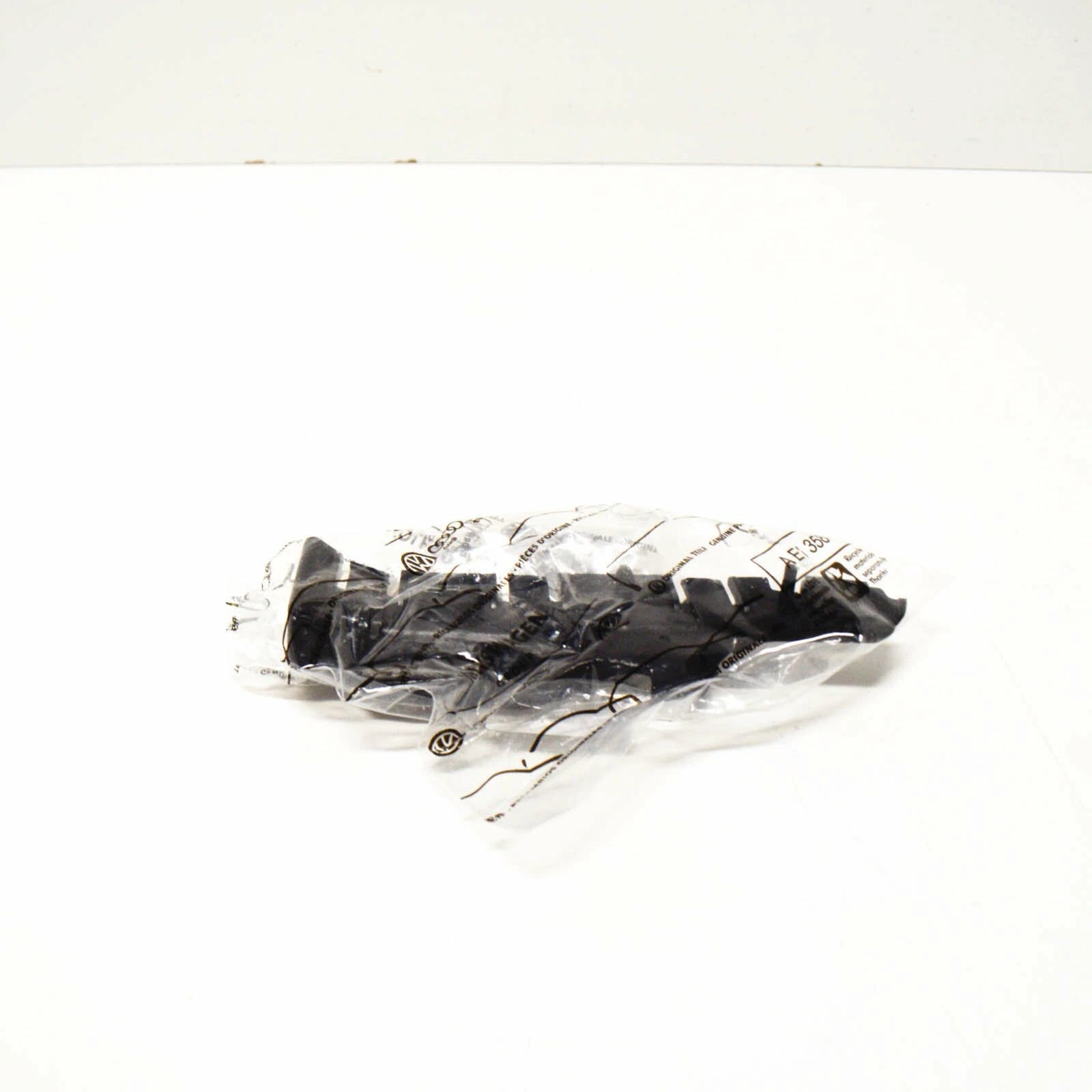 NEW AUDI A3 8P FRONT BUMPER RIGHT SUPPORT BRACKET 8P0807184B ORIGINAL