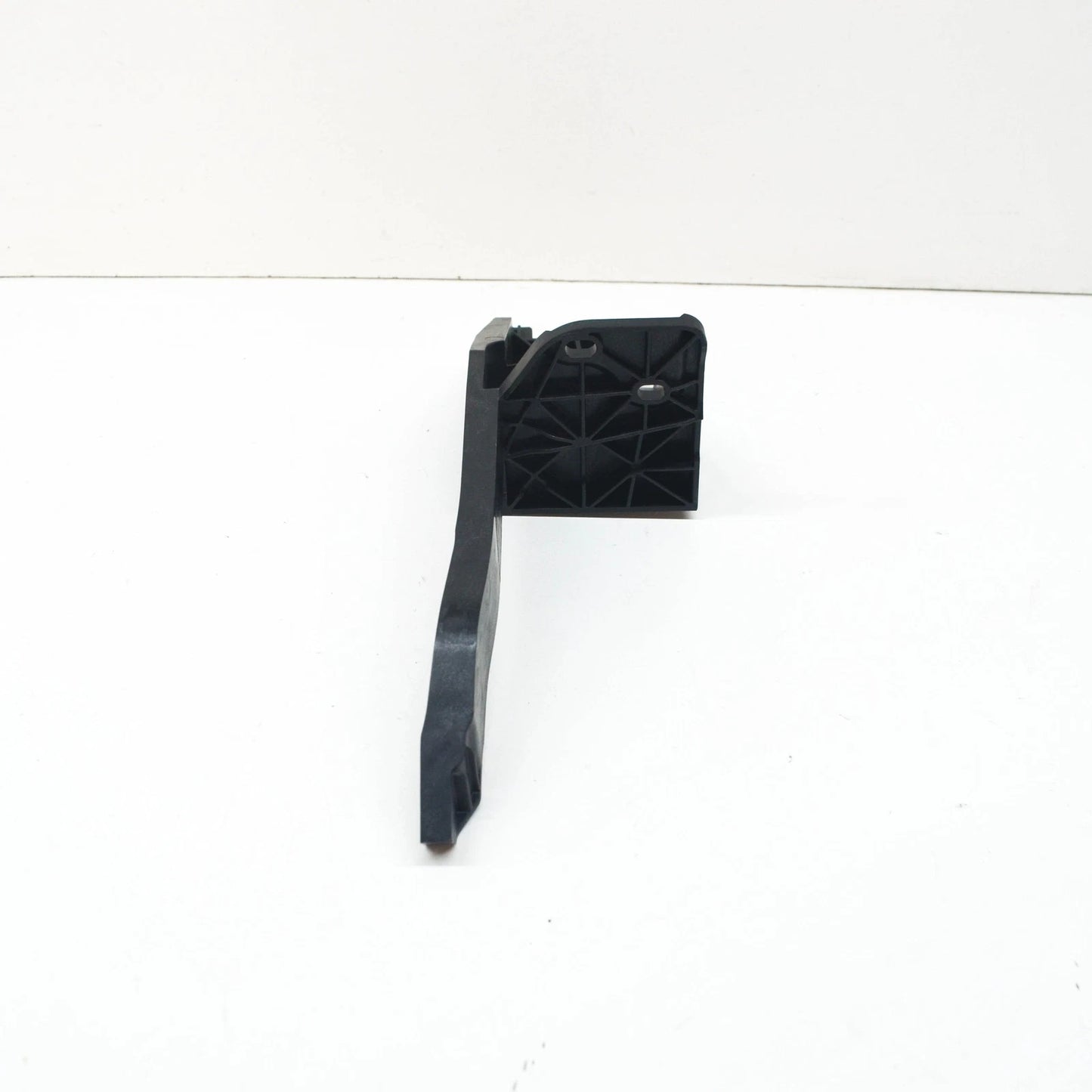NEW AUDI E-TRON FRONT RIGHT RADIATOR SUPPORT BRACKET 4KE807136 ORIGINAL