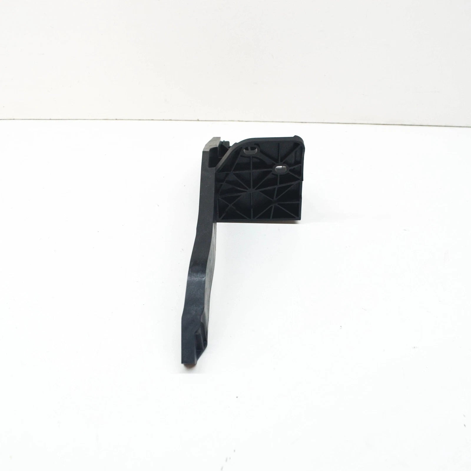 NEW AUDI E-TRON FRONT RIGHT RADIATOR SUPPORT BRACKET 4KE807136 ORIGINAL